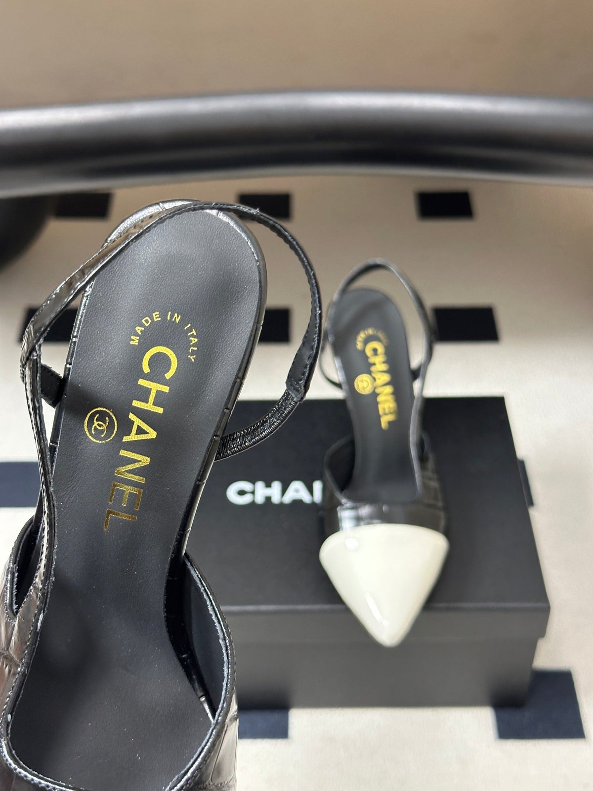 Chanel 26s Pointed Toe High Heel Slingbacks 8.5 Cm White Lambskin Black Fabric