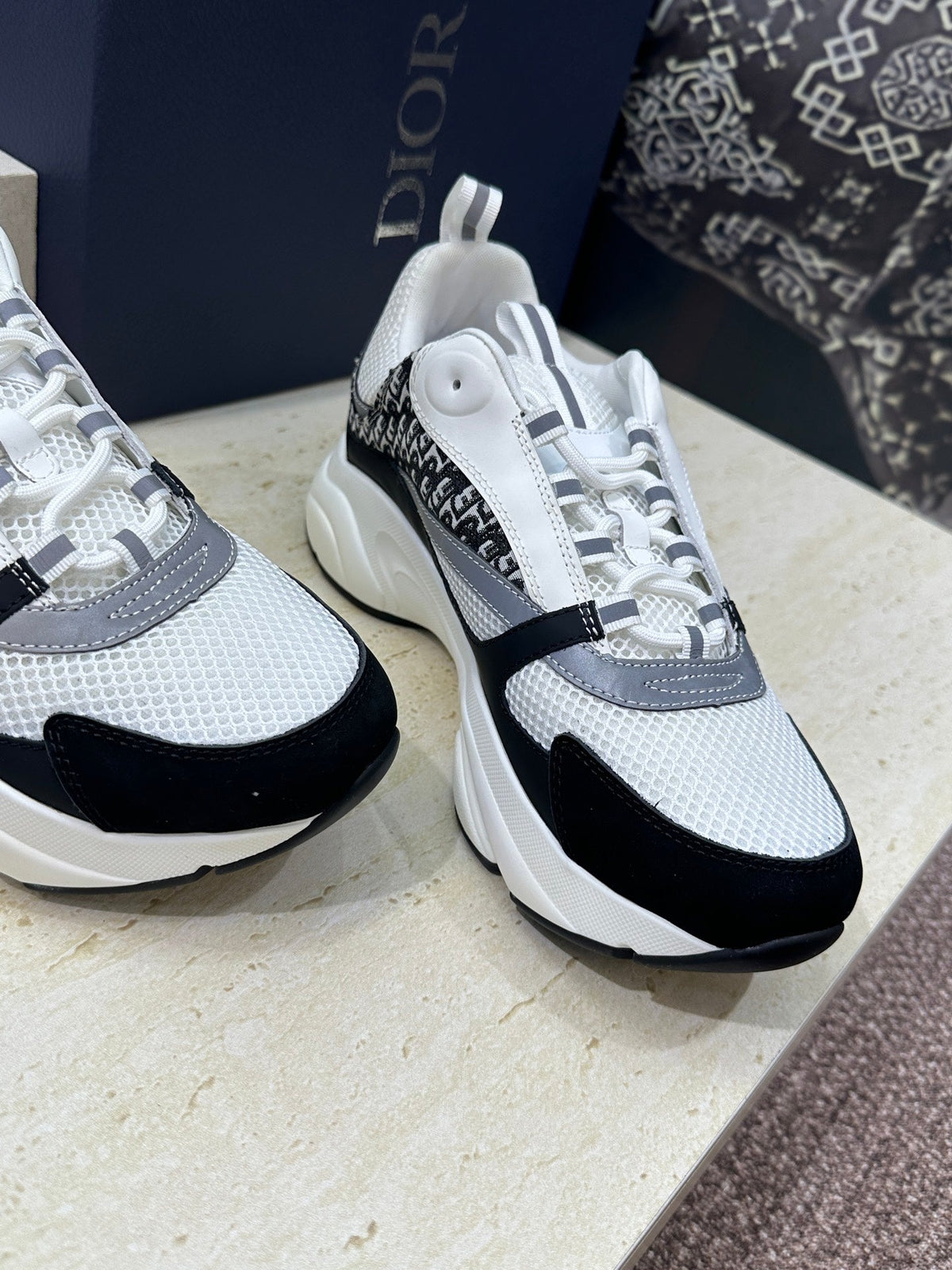 CD 26s Men B22 Sneakers Black White Oblique Jacquard Canvas 481952