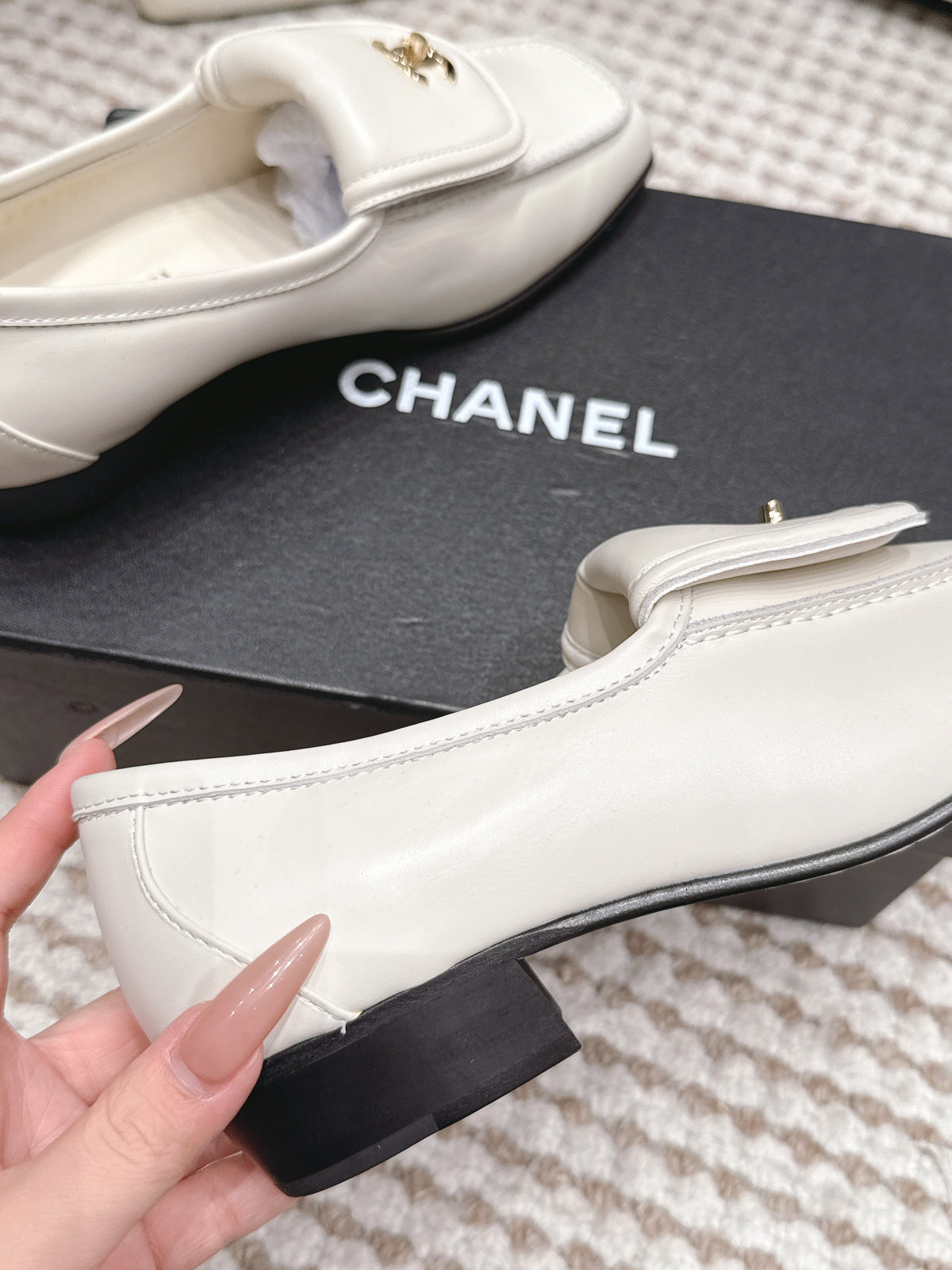 CC 26S Loafers in White Calfskin with Gold-Tone CC Logo