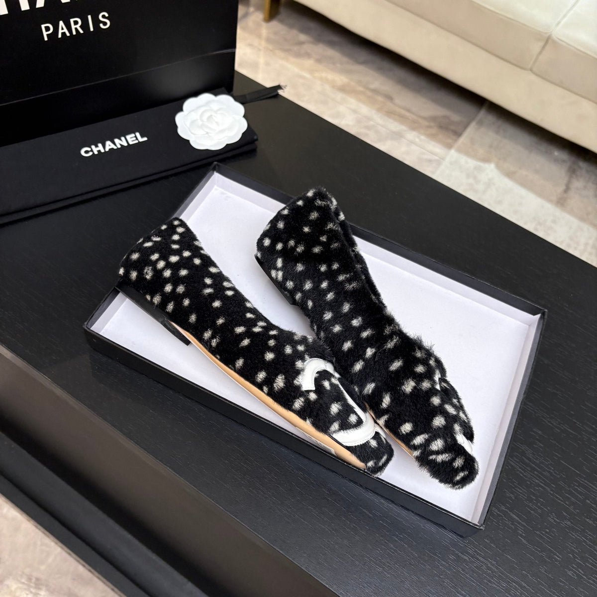 CC 26K Ballet Flats CC Logo White Black Shearling 140058