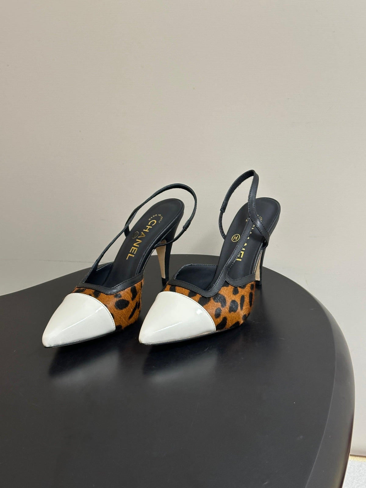 Chanel 26s Pointed Toe High Heel Slingbacks 8.5 Cm Brown Pony Hair White Toe