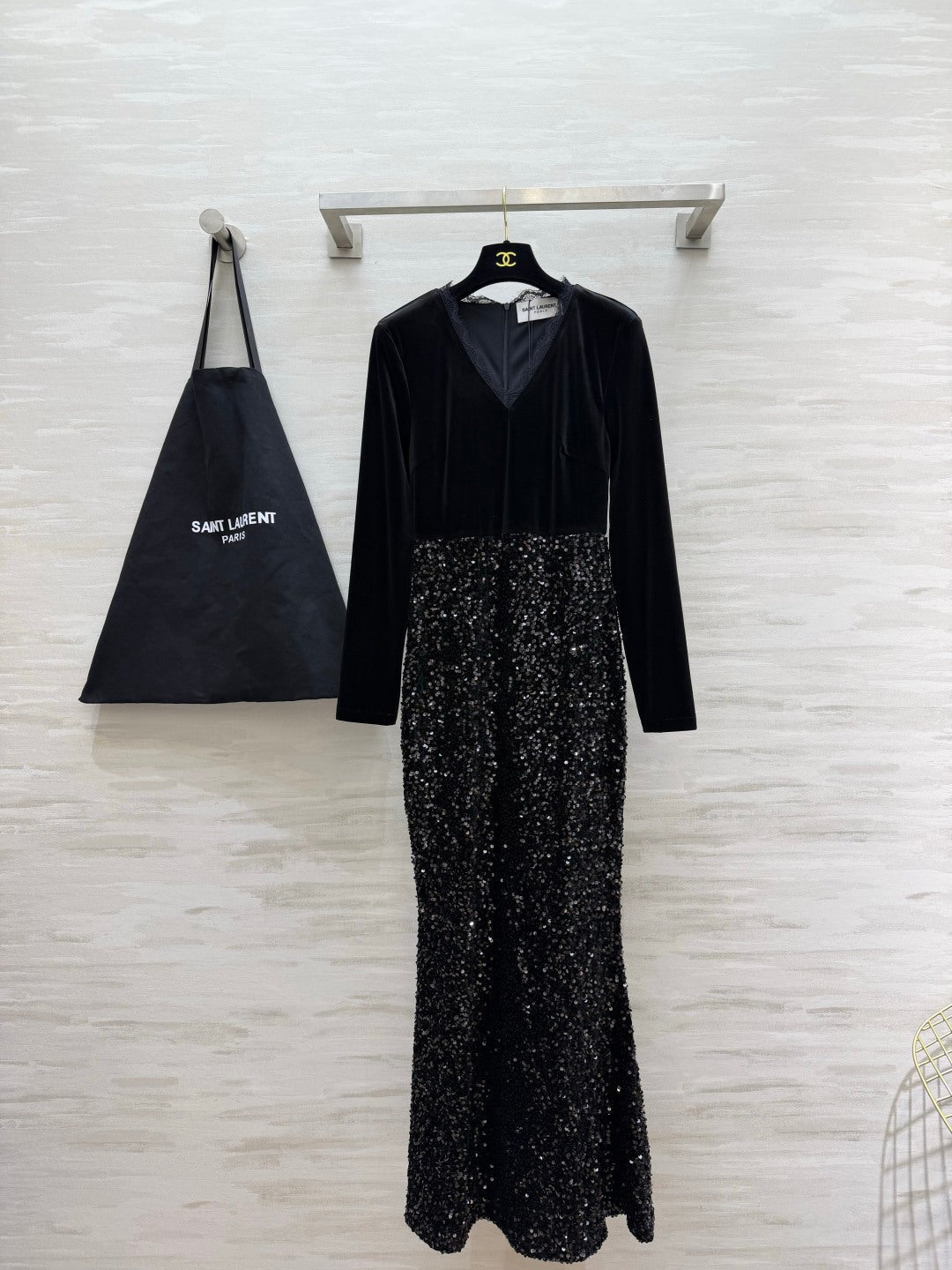YSL 26FW Sequin-Embellished Mermaid Gown Lace V-Neck Long Sleeves Velvet 441667