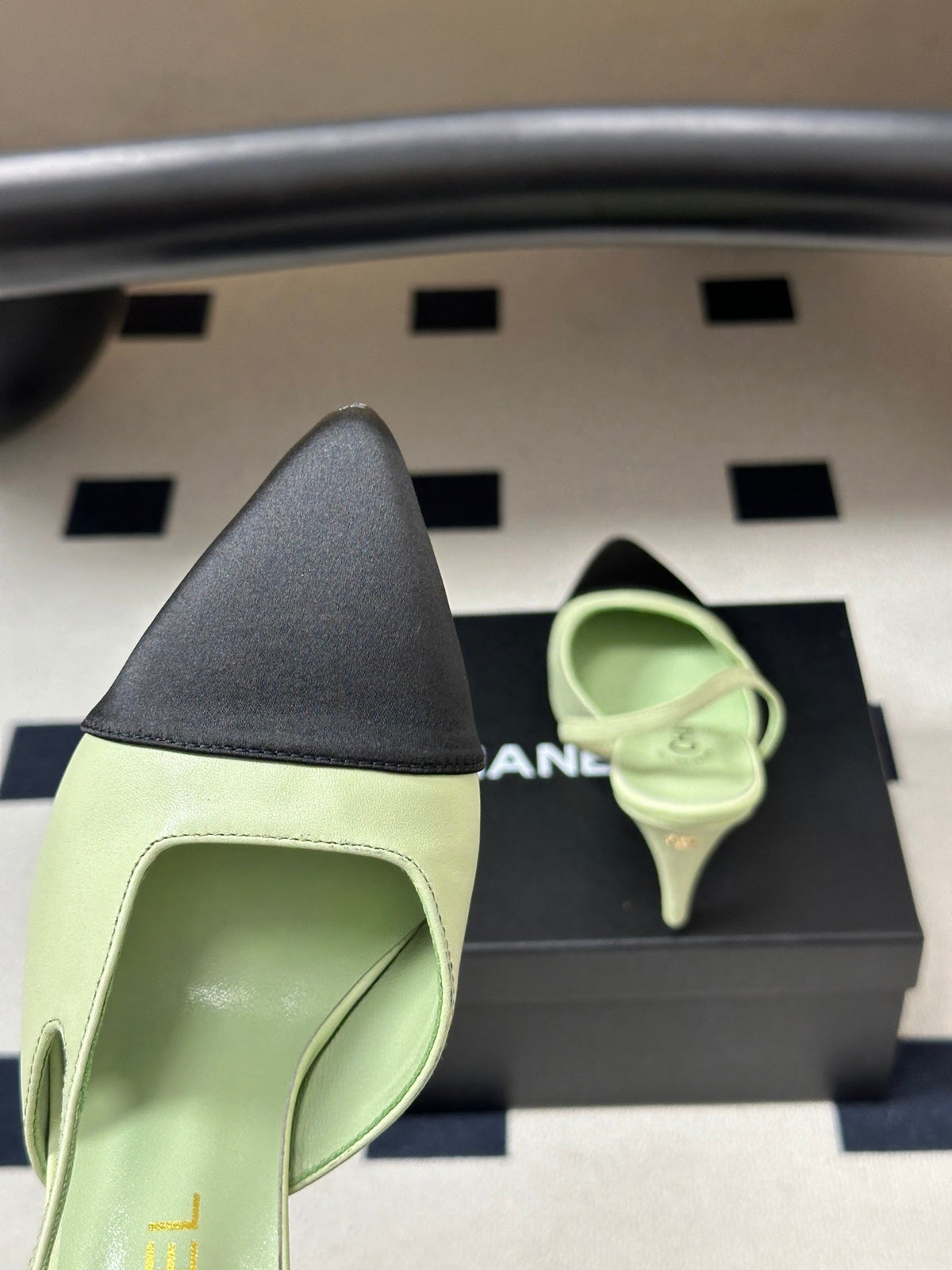 Chanel 26s Pointed Toe High Heel Slingbacks 8.5 Cm Pastel Green Lambskin Black Toe
