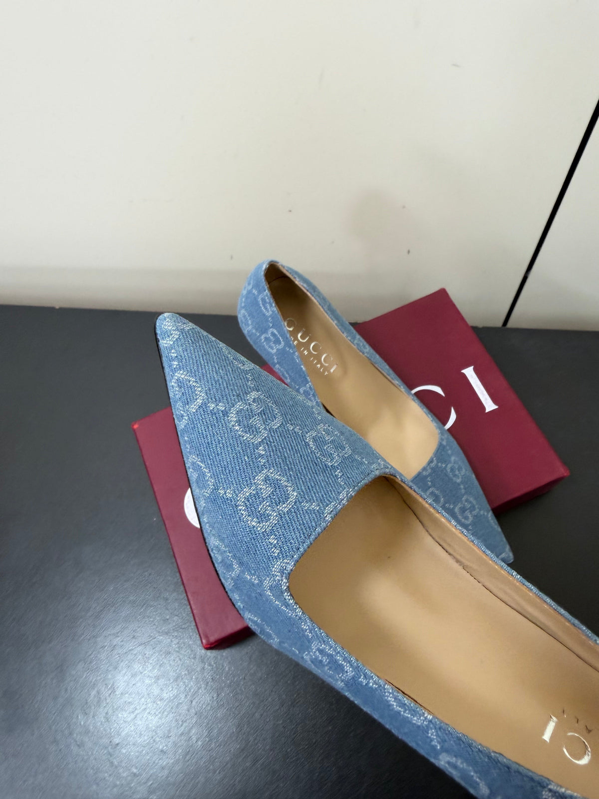 Gucci 26s Pointed Toe Pumps 8.5cm Light Blue Denim GG Monogram