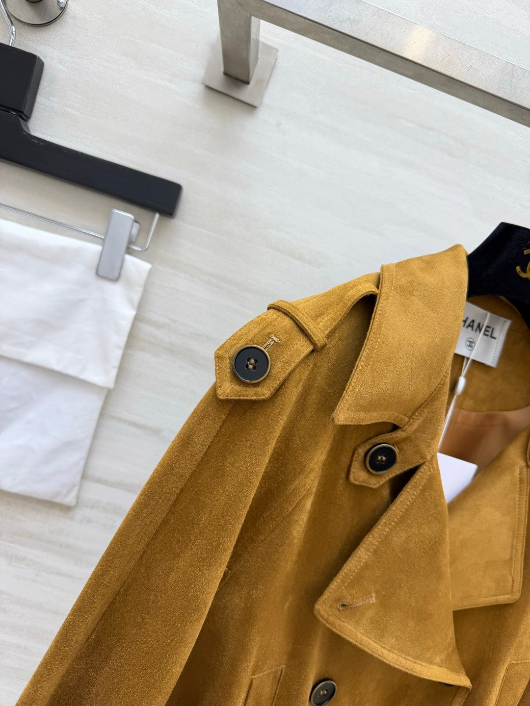 CC 26FW Cropped Double-Breasted Trench Jacket Epaulets Belted Waist Caramel Suede 441613