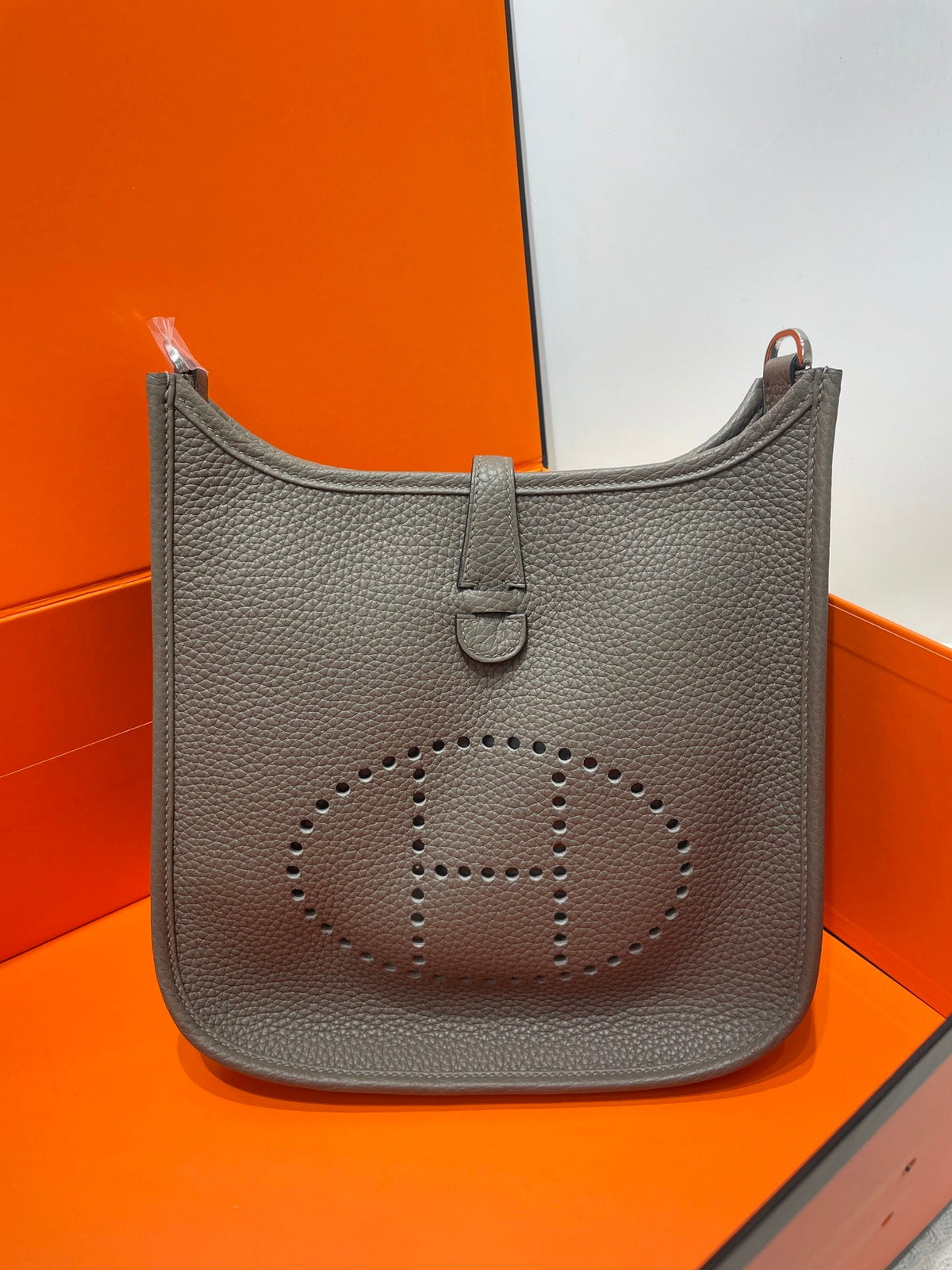 High-end Hermes 2026 Evelyne Bag 23cm Taurillon Clemence Leather