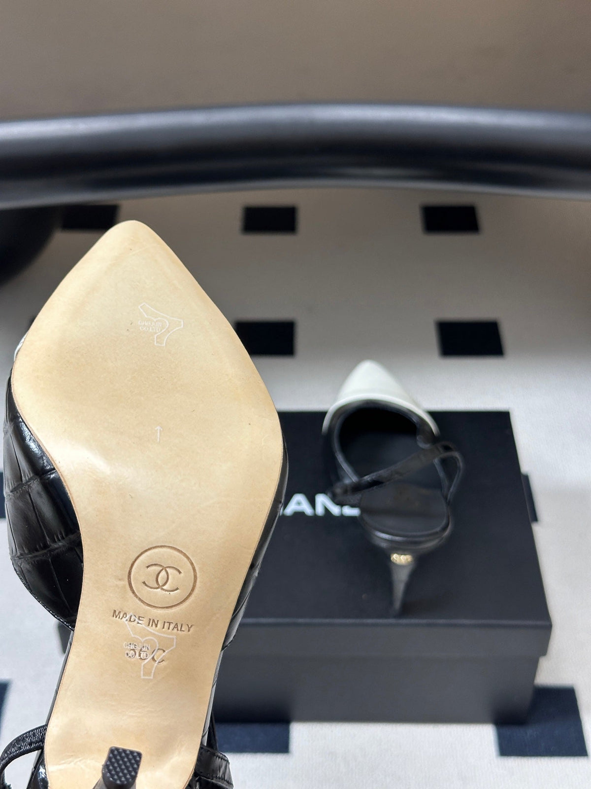 Chanel 26s Pointed Toe High Heel Slingbacks 8.5 Cm White Lambskin Black Fabric