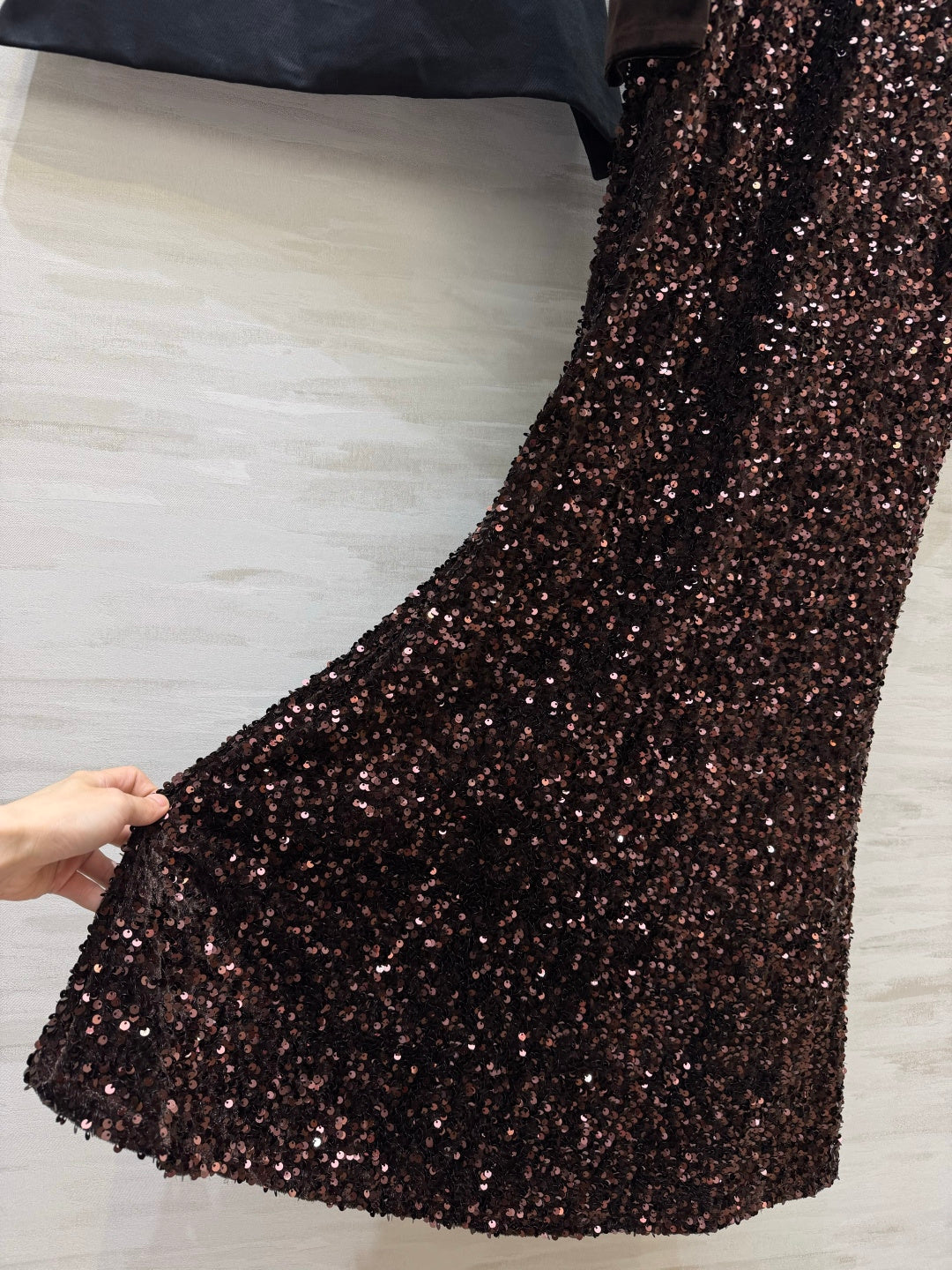 YSL 26FW Sequin-Embellished Mermaid Gown Lace V-Neck Long Sleeves Velvet 441667