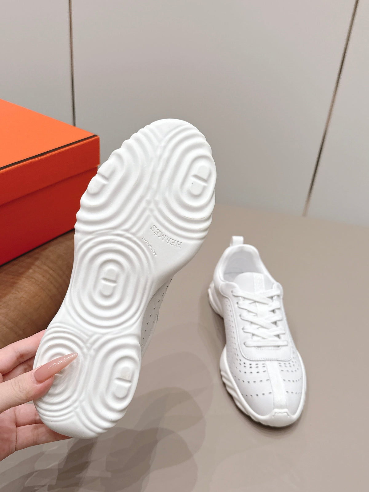 HM 26S Trail Sneakers White Perforated Calfskin