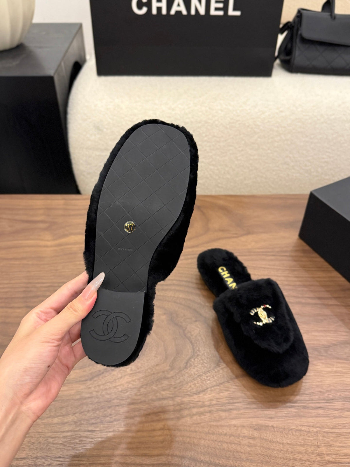 Chanel 2026 CC Logo Mule Fur 173422