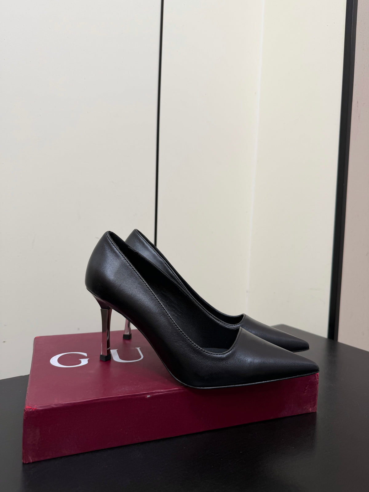Gucci 26s Pointed Toe Pumps 8.5cm Black Calfskin