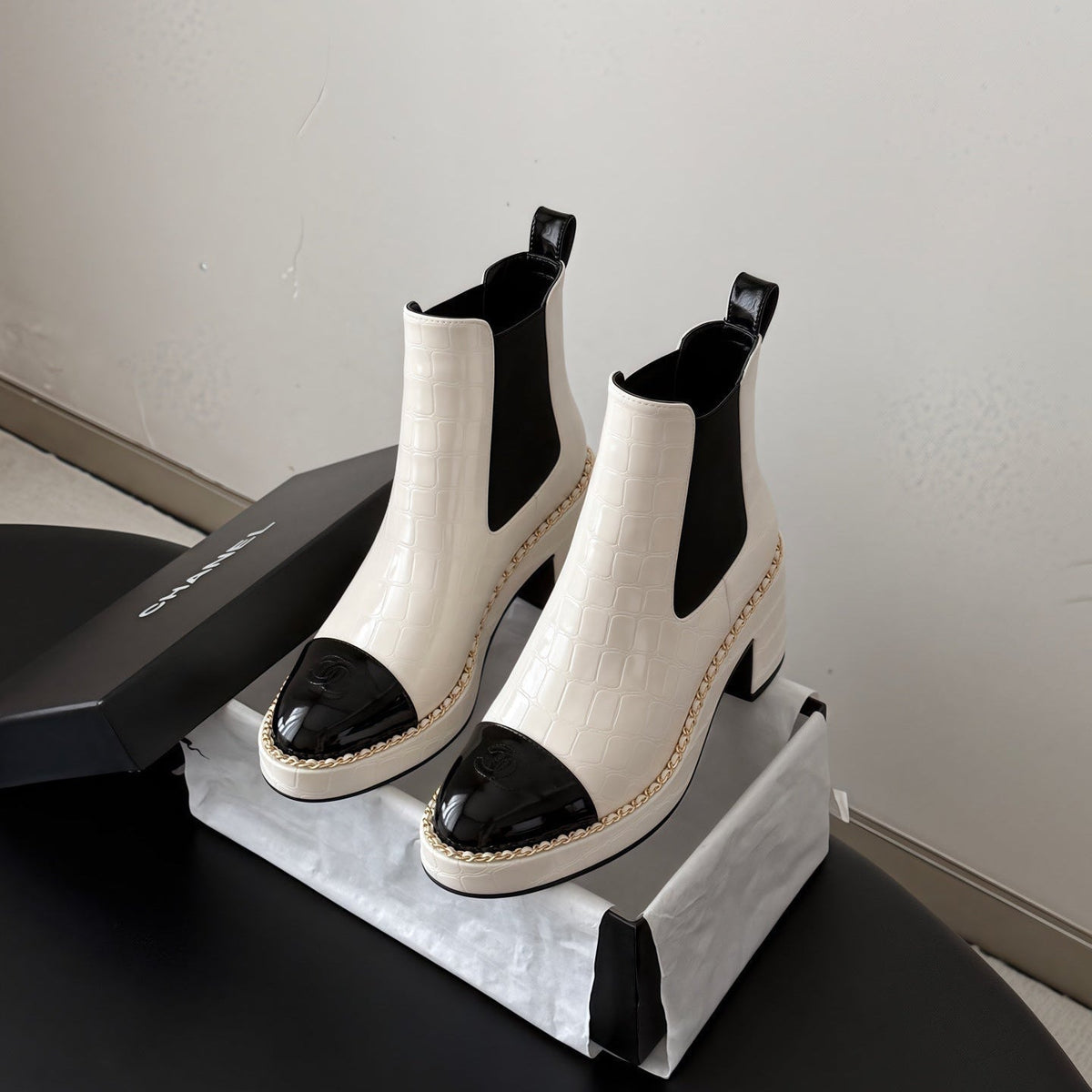 Chanel 26s Chelsea Ankle Boots 7 Cm White Embossed Black Patent