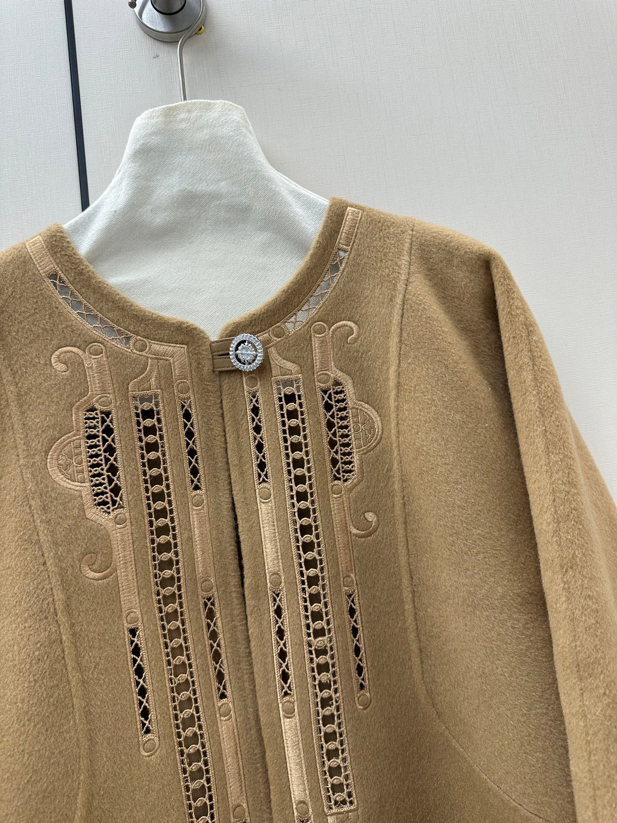 HM 26K Embroidered Jacket L'Enseigne du Sellier Wool Cashmere 435166