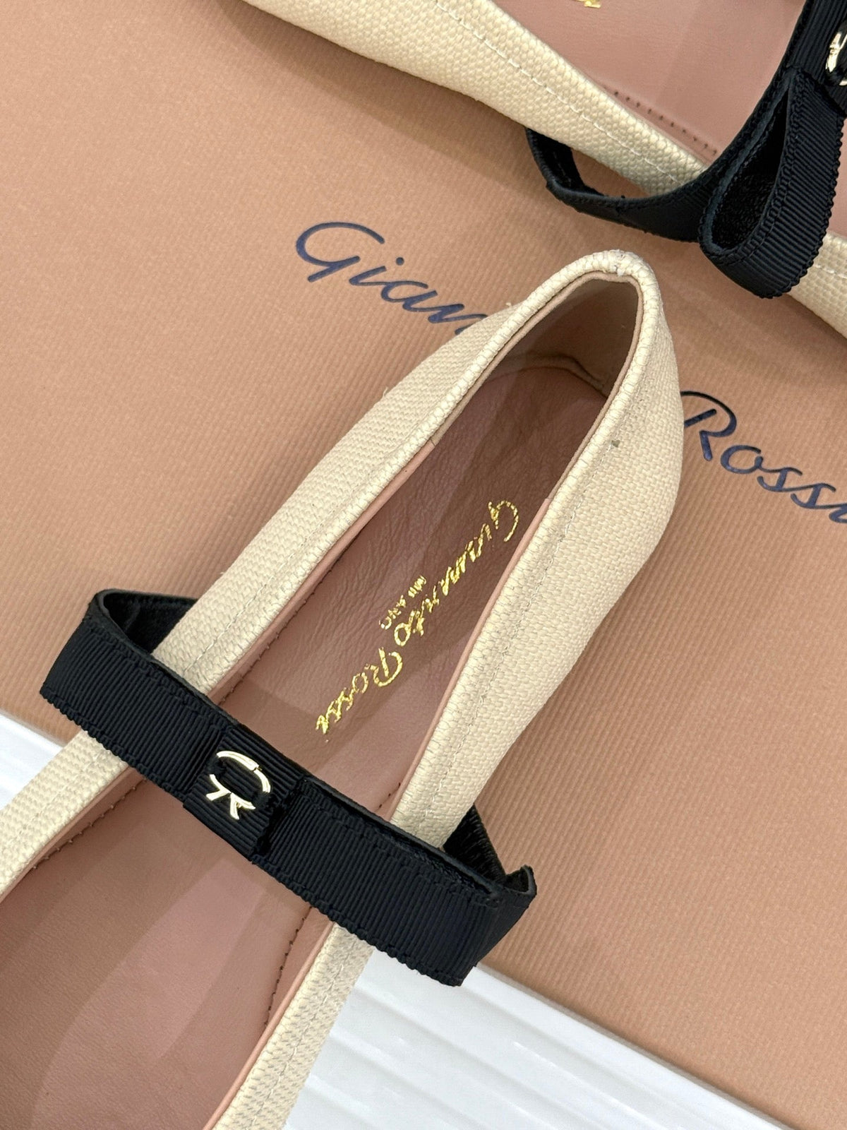 GR 26s Mary Jane Flats Black Cream White Fabric 164783
