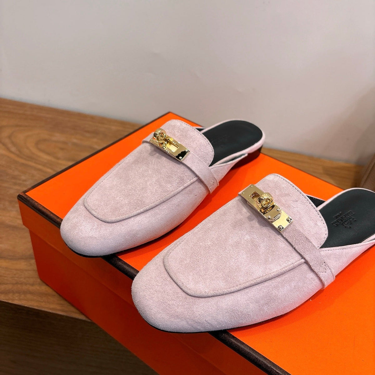 HM 26s Oz Mule Light Pink Suede Gold Hardware