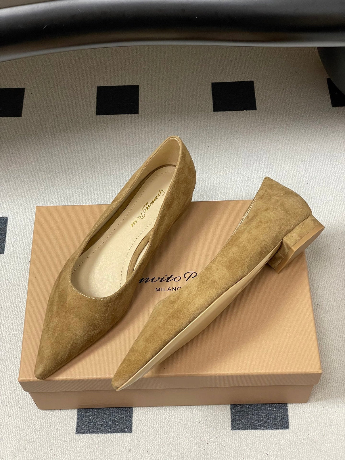GR 26s Flats Light Brown Suede 164792