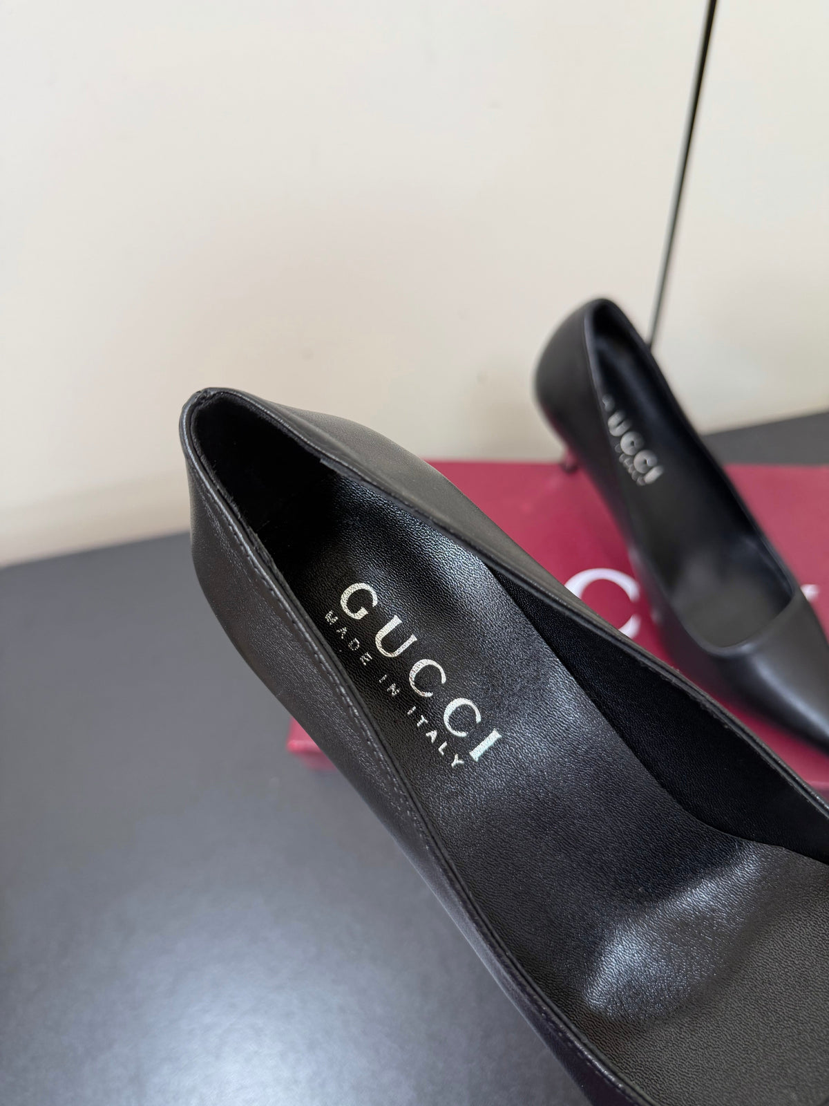 Gucci 26s Pointed Toe Pumps 8.5cm Black Calfskin