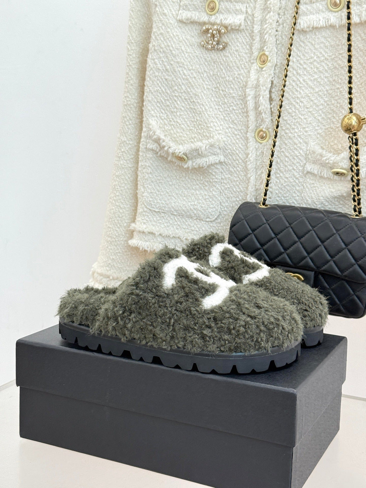 Chanel FW26 Double C Fur Slippers Fur 188180