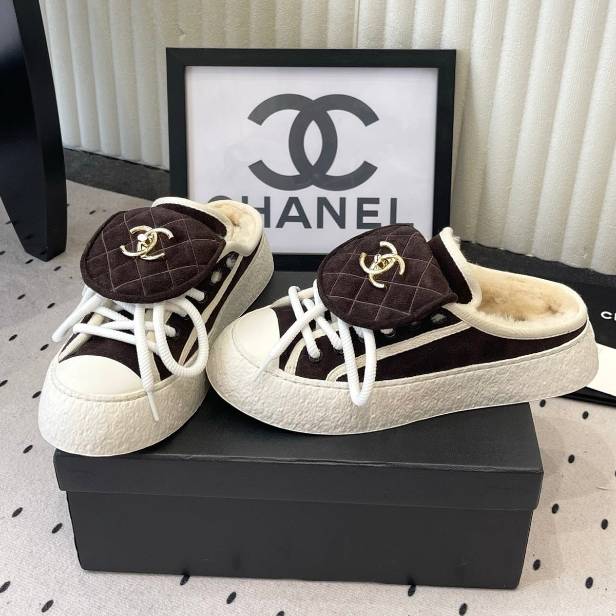 Chanel 26s Backpack Buckle Casual Canvas Shoes Slippers 190038