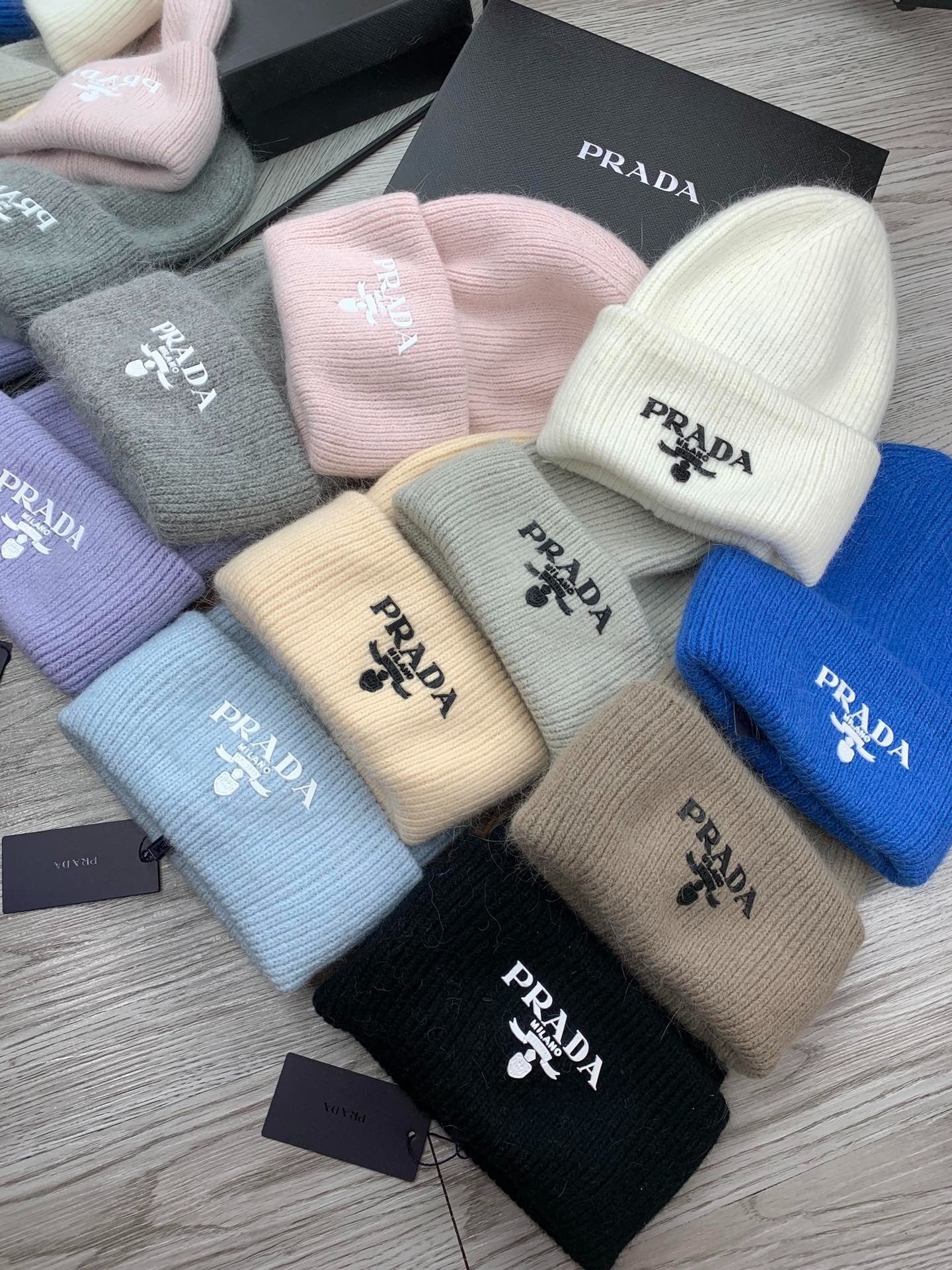 BEANIE HAT IN BLACK WOOL 108753