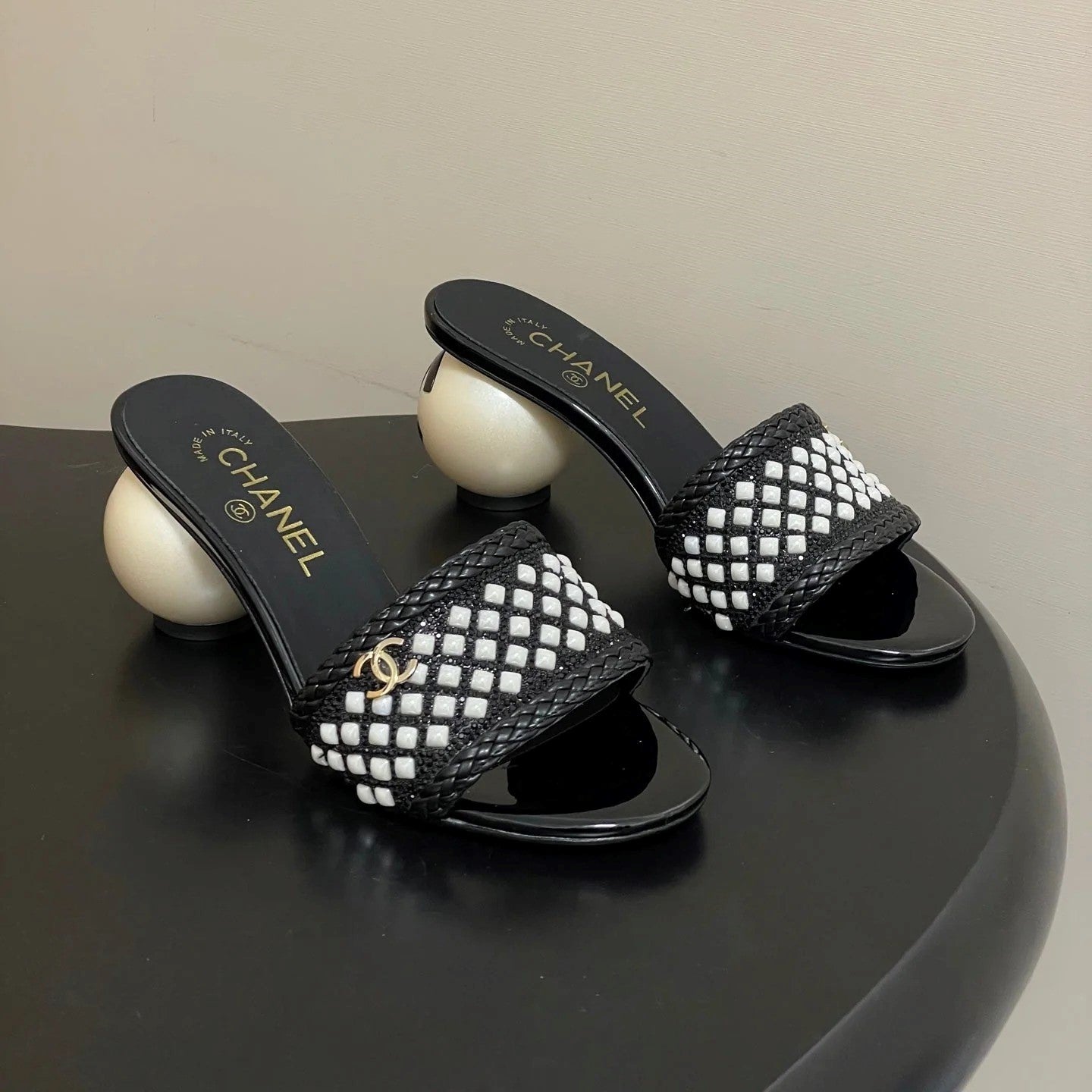CC 2026 Pearl Flats Sandals 70 Rhinestones Woven Sheepskin