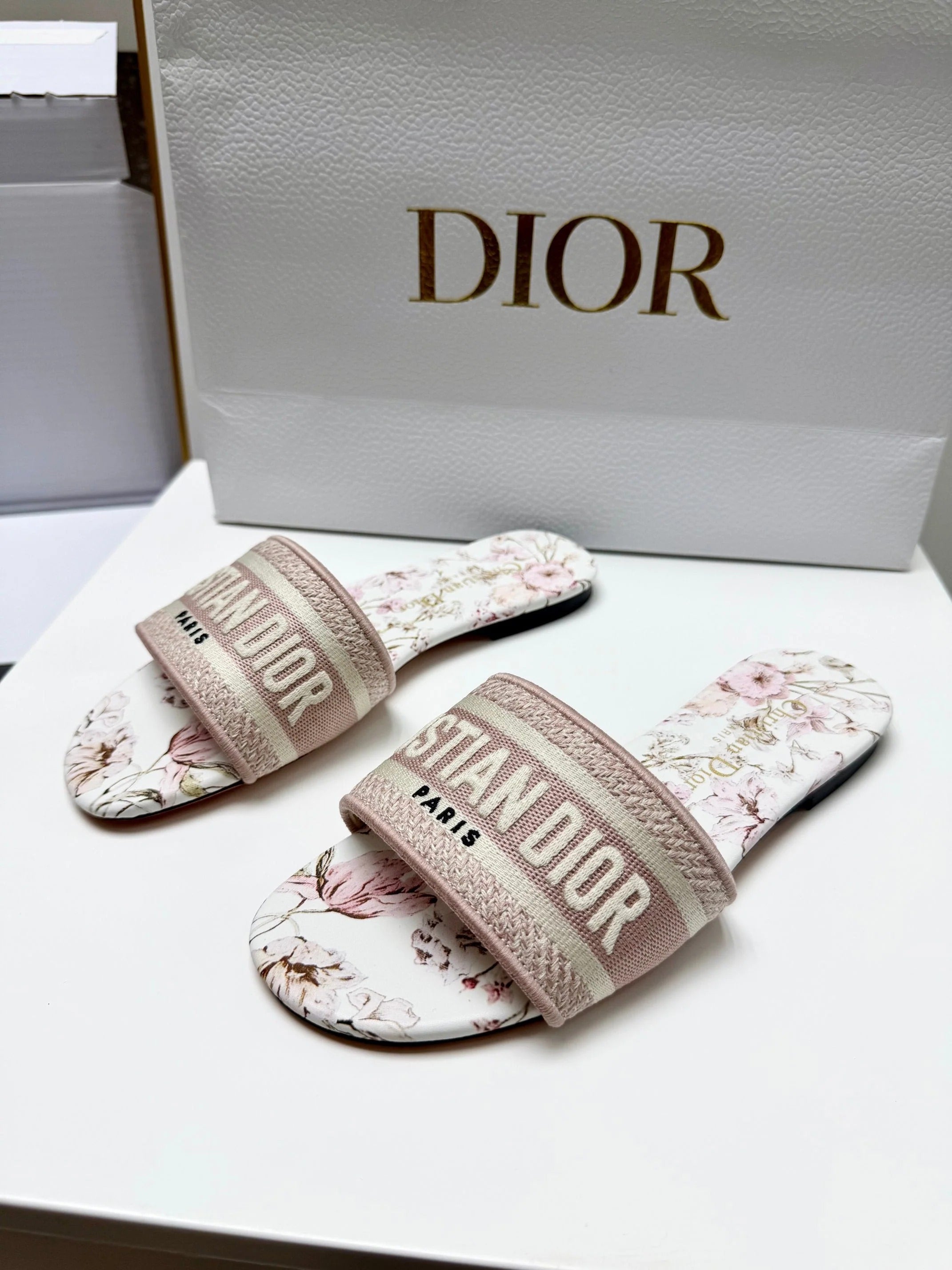 CD 26s Embroidered Sandals Pink Pastel Canvas Leather 683020