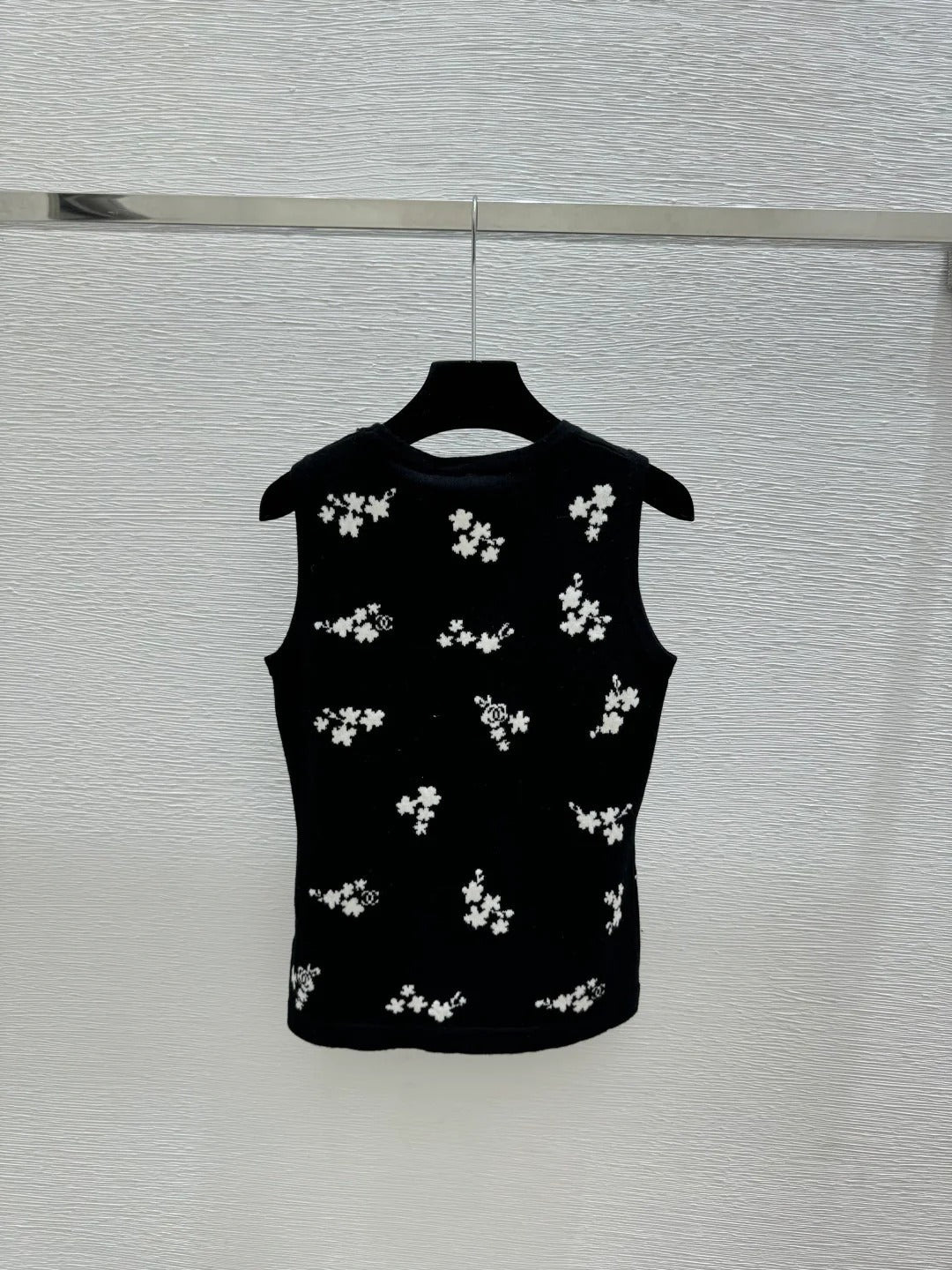 Chanel 2026 Floral Crew Neck Knit Vest Wool 363301