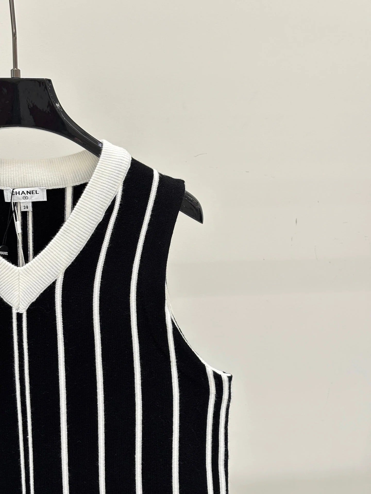 Chanel 2026 V-neck Color Block Logo Double C Stripe Vest Wool 413804