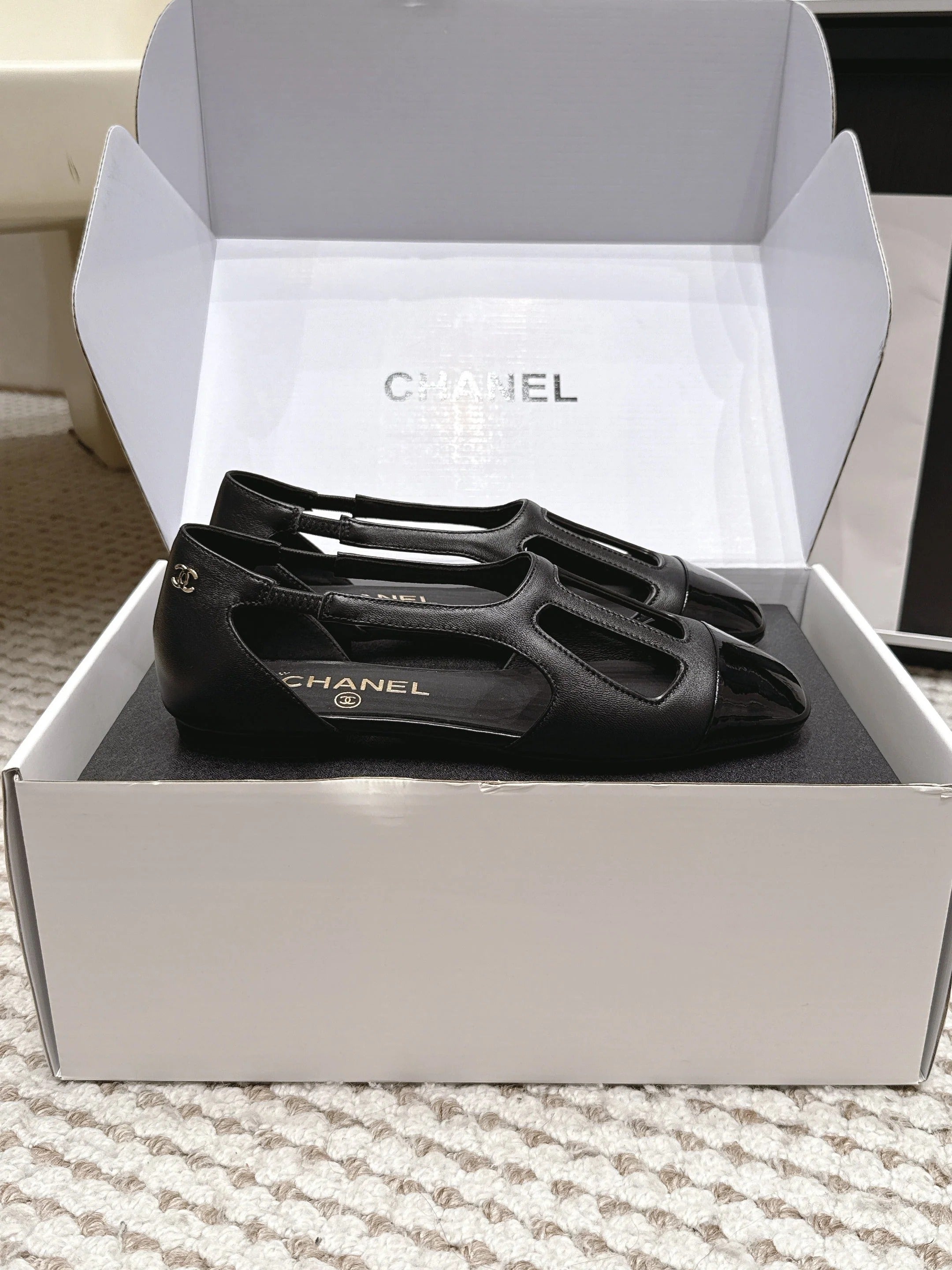 Chanel 2026 Cut-Out Ballet Flats Black Sheepskin 930620