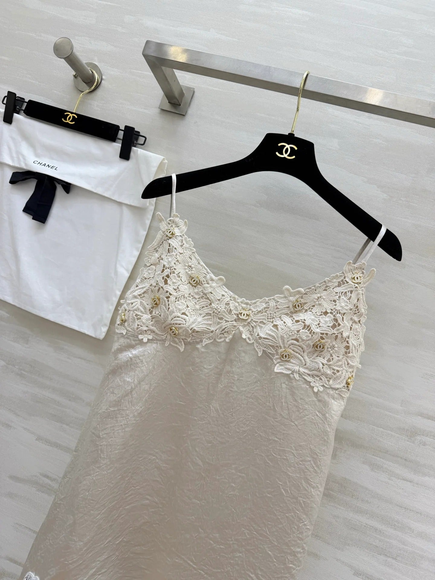 Chanel 2026 Heavy-duty Floral Camisole Cream Acetate Satin 216618