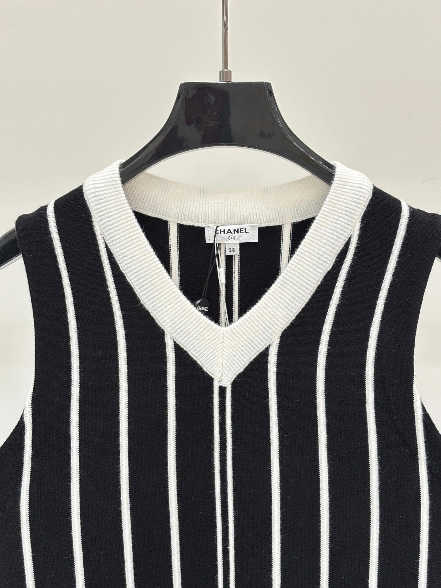 Chanel 2026 V-neck Color Block Logo Double C Stripe Vest Wool 413804