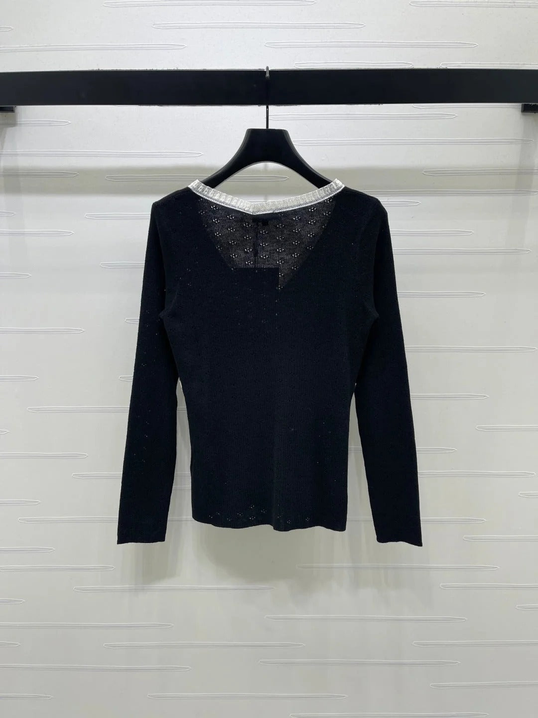 Chanel 2026 Lace-trimmed Knit V-neck Long-sleeved Top Wool 773815