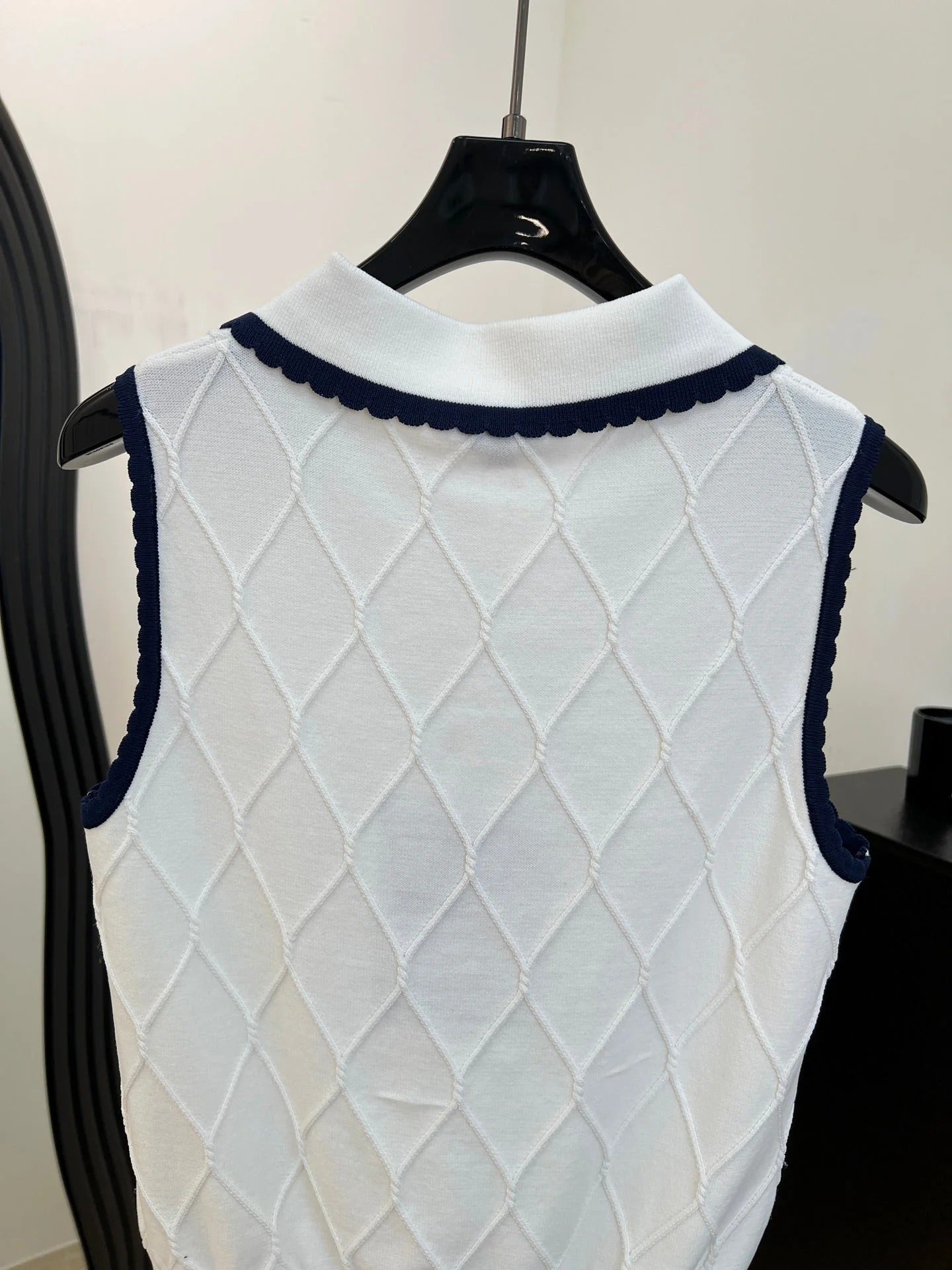 Chanel 2026 Knit Vest White Wool 637500