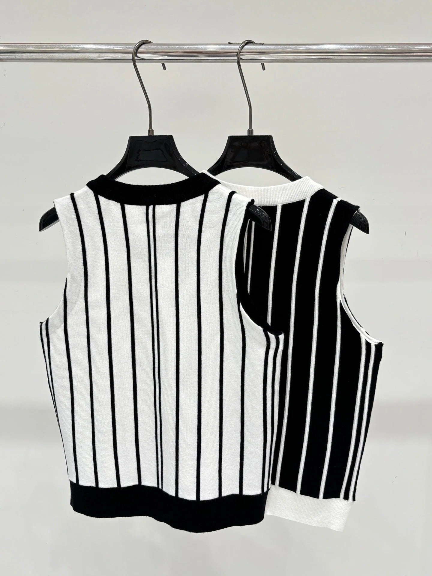 Chanel 2026 V-neck Color Block Logo Double C Stripe Vest Wool 413804