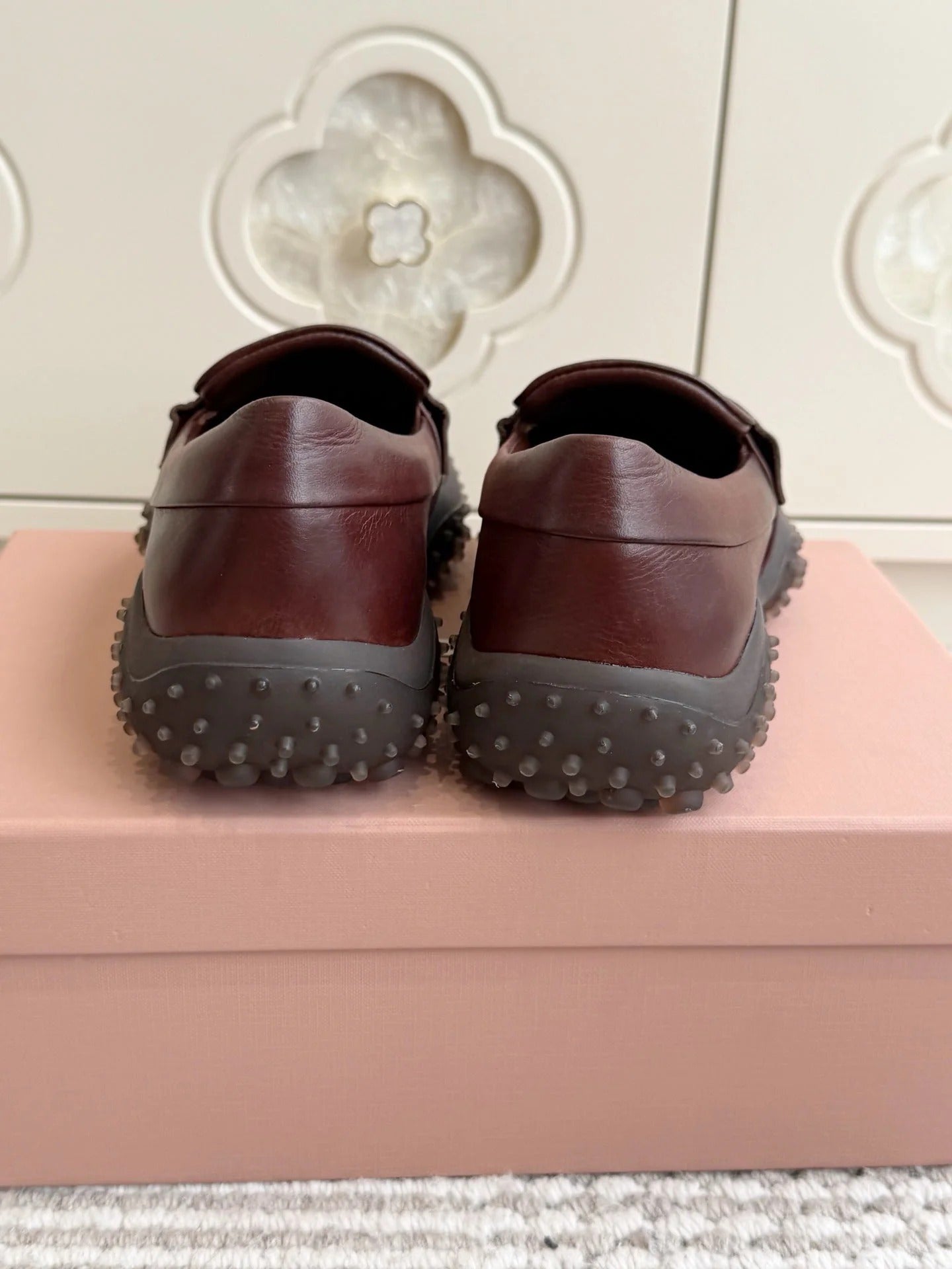 Miumiu 2026 Retro Distressed Loafers Cowhide 955676