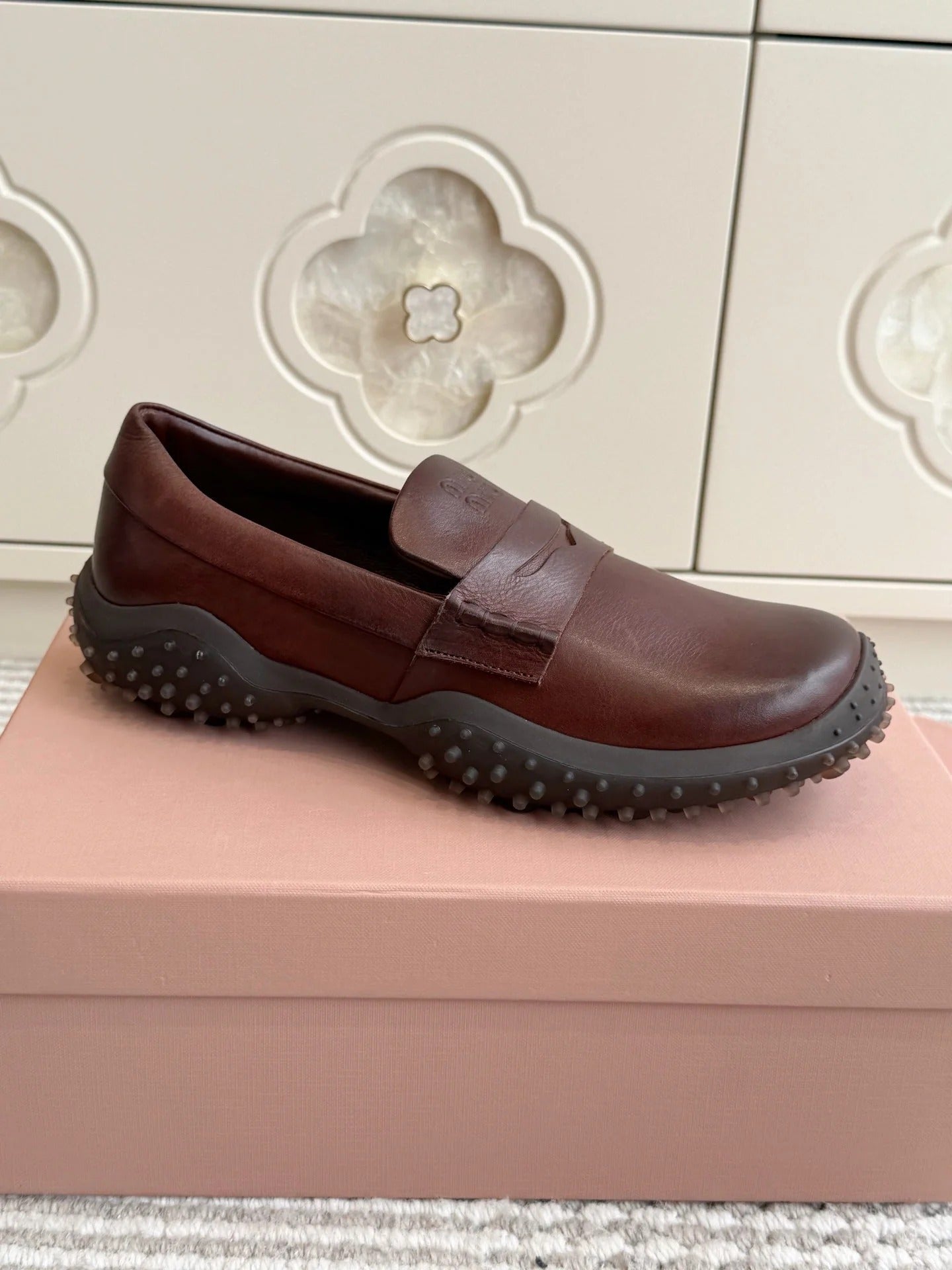 Miumiu 2026 Retro Distressed Loafers Cowhide 955676