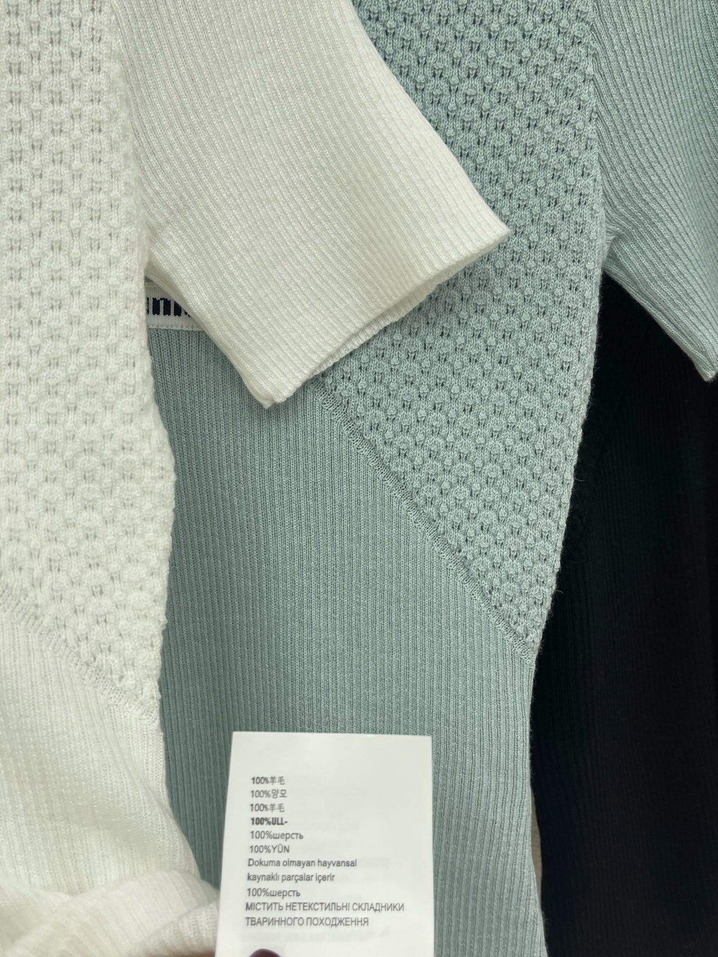 Miu Miu 26 V-neck Short-sleeve Top in Wool 370564