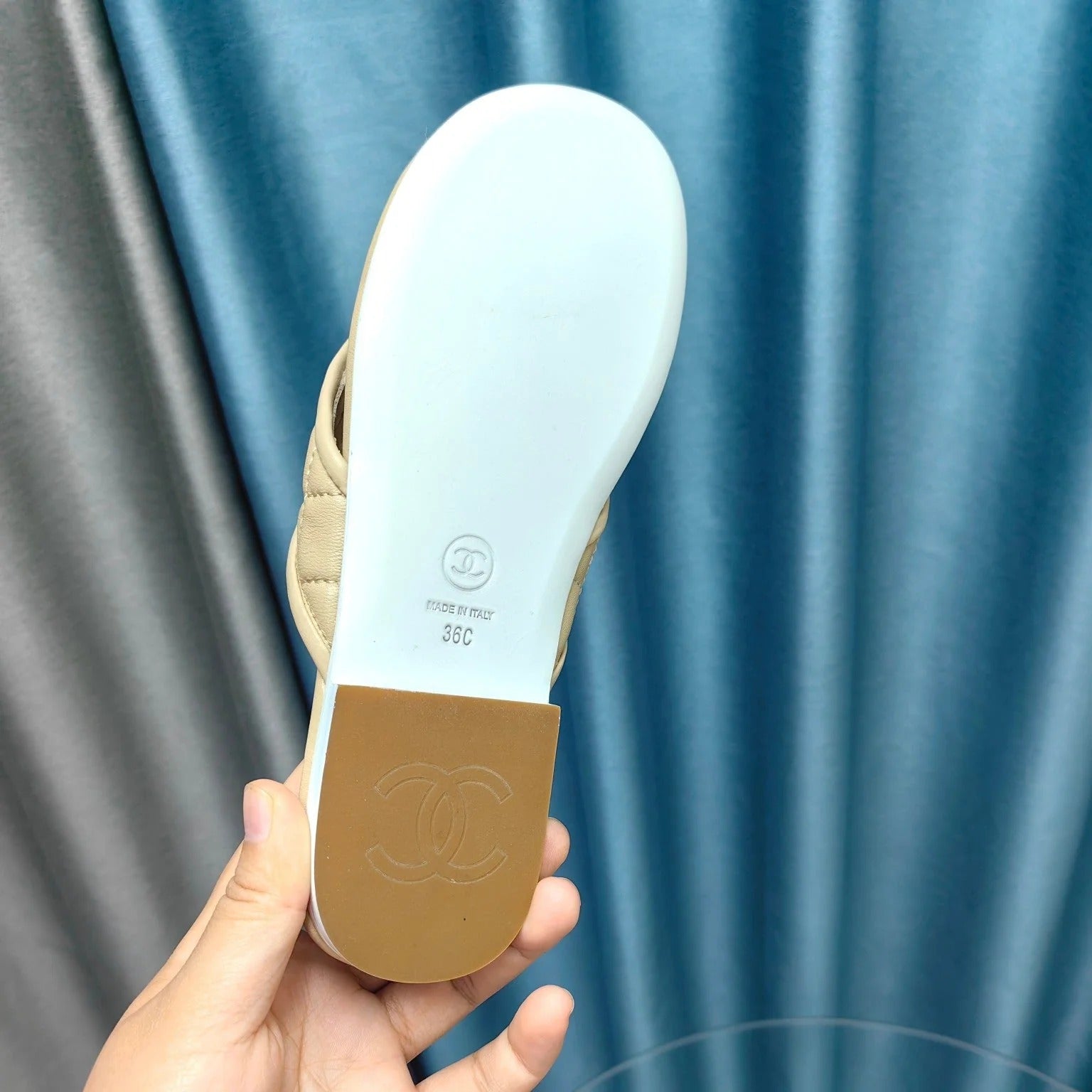 Chanel 26P Flip-Flops Beige in Calfskin 712315