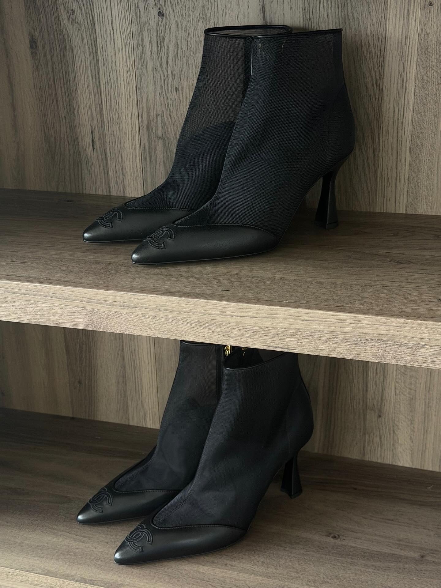CC 26s Pointed-Toe Stiletto Ankle Boots Black Sheepskin Mesh