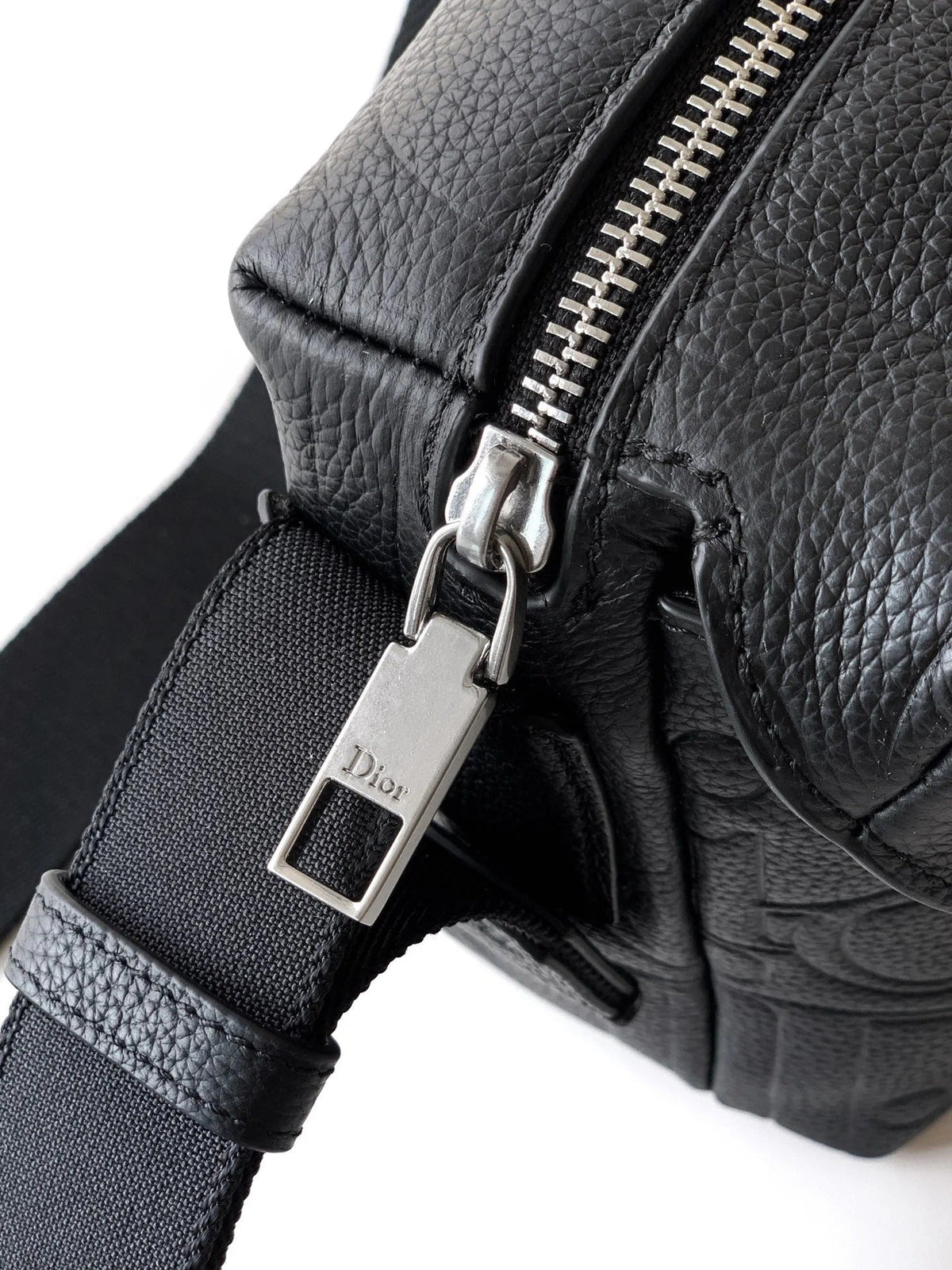 Dior 2026 Jett Zipped Messenger Bag 25cm Grained Calfskin 384743