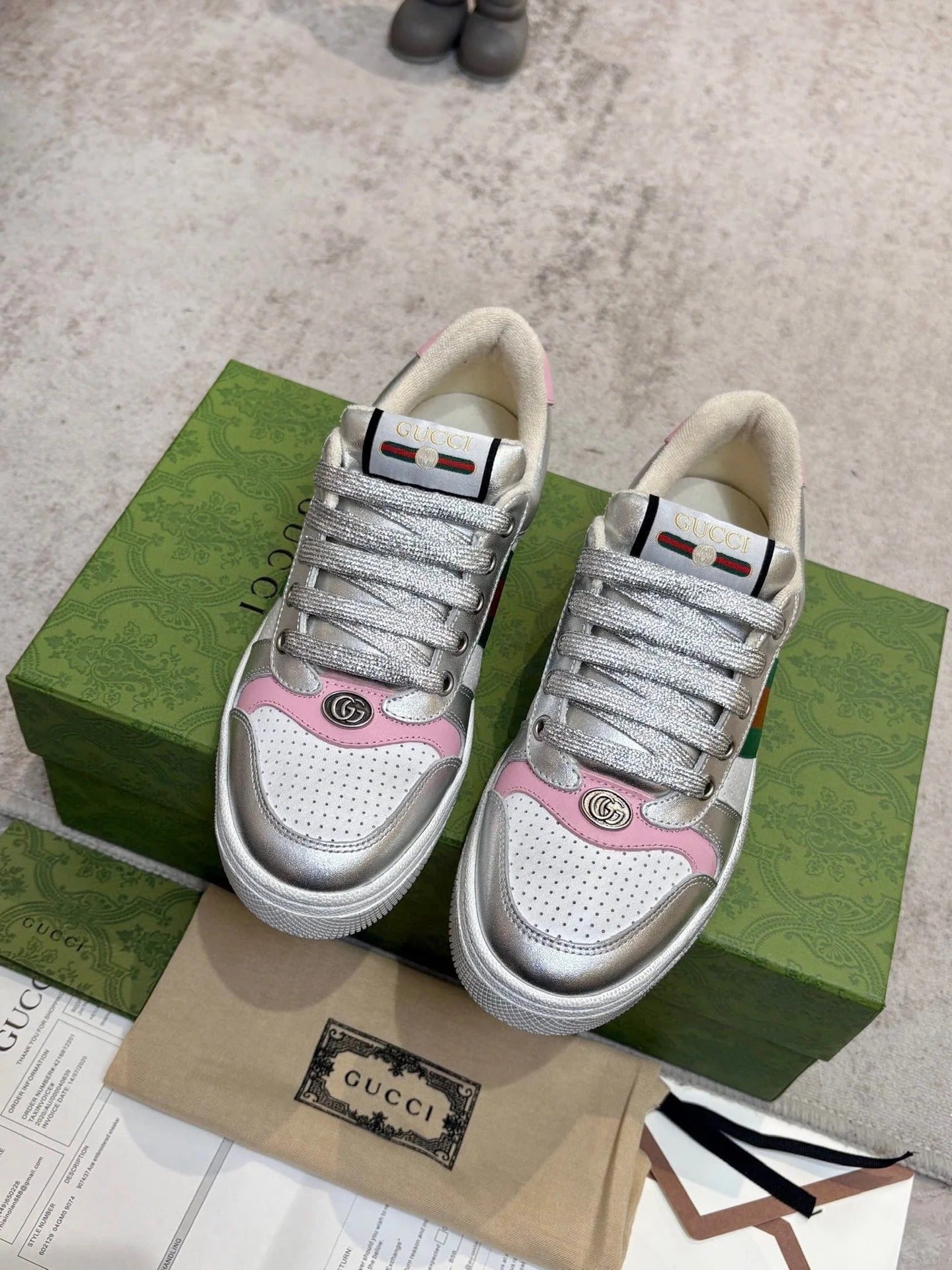 GG 26ss Screener Sneaker Sliver Metallic Cowhide 697185