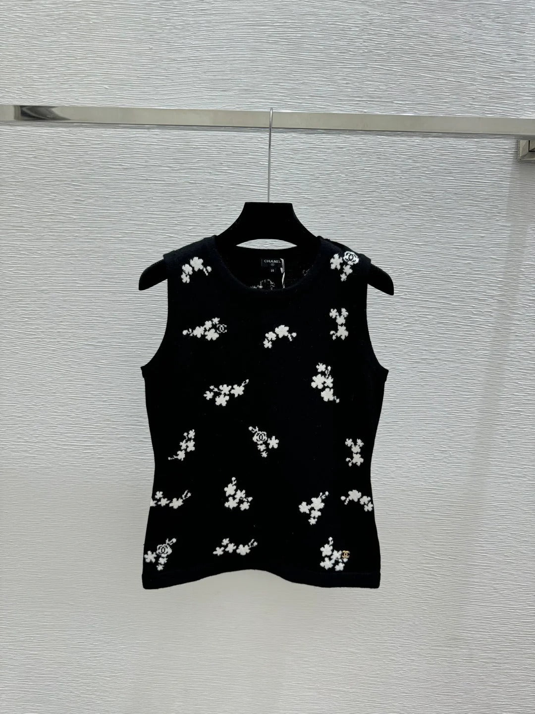 Chanel 2026 Floral Crew Neck Knit Vest Wool 363301