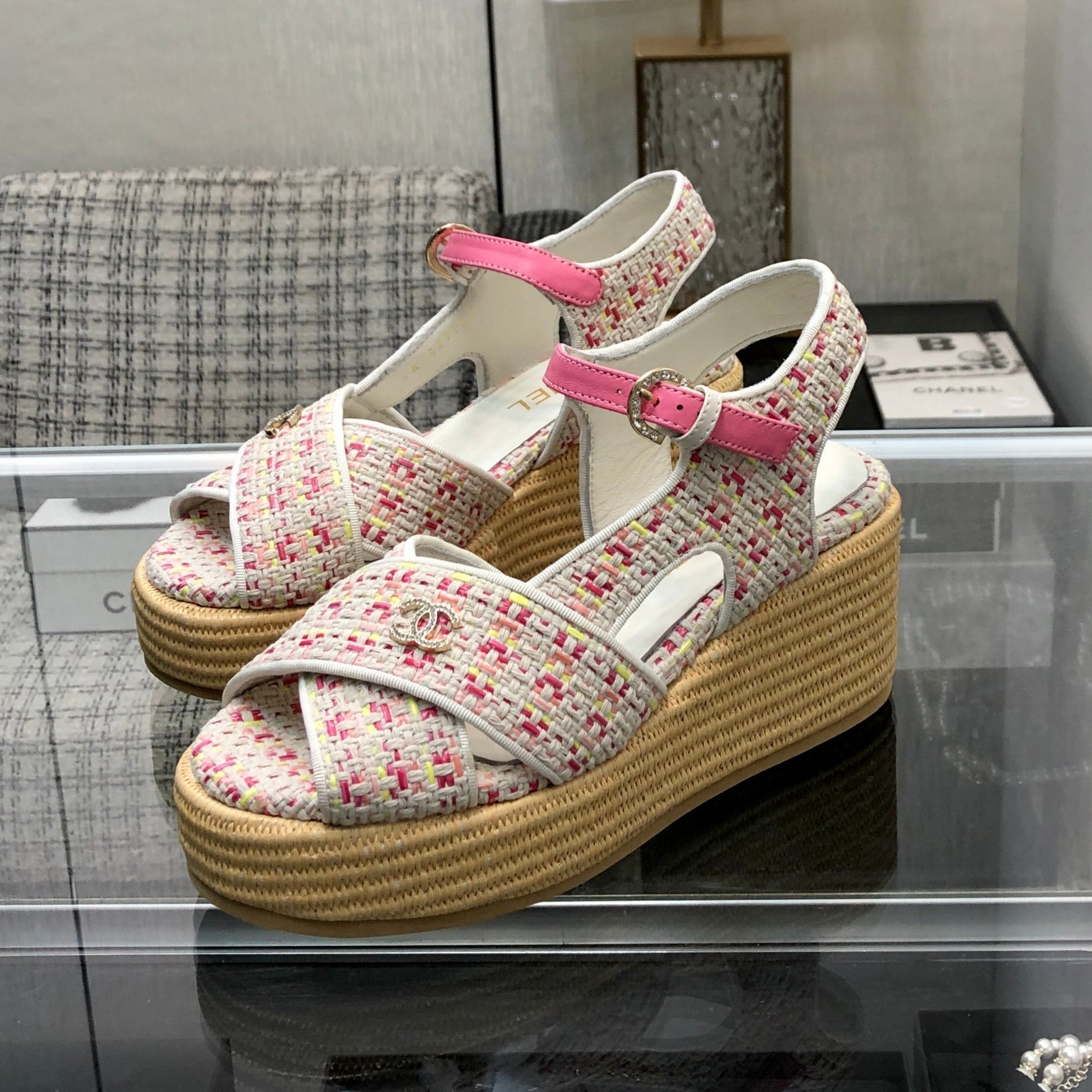 PEEP-TOE THICK SOLE SANDALS IN WHITE MIX BRIGHT PINK WOVEN FABRIC