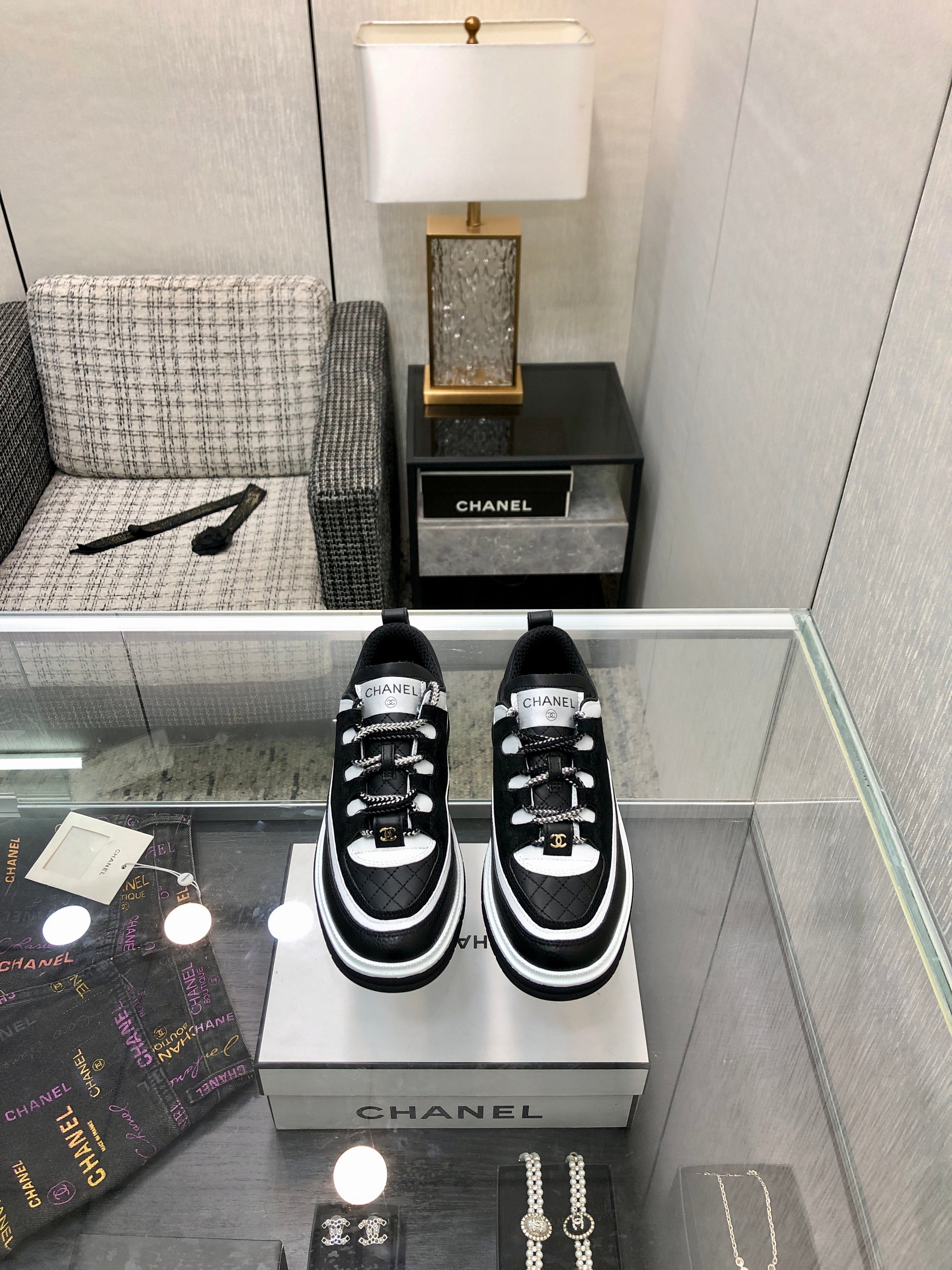LOW TOP CASUAL SHOES IN BLACK MIX WHITE LAMBSKIN AND SUEDE