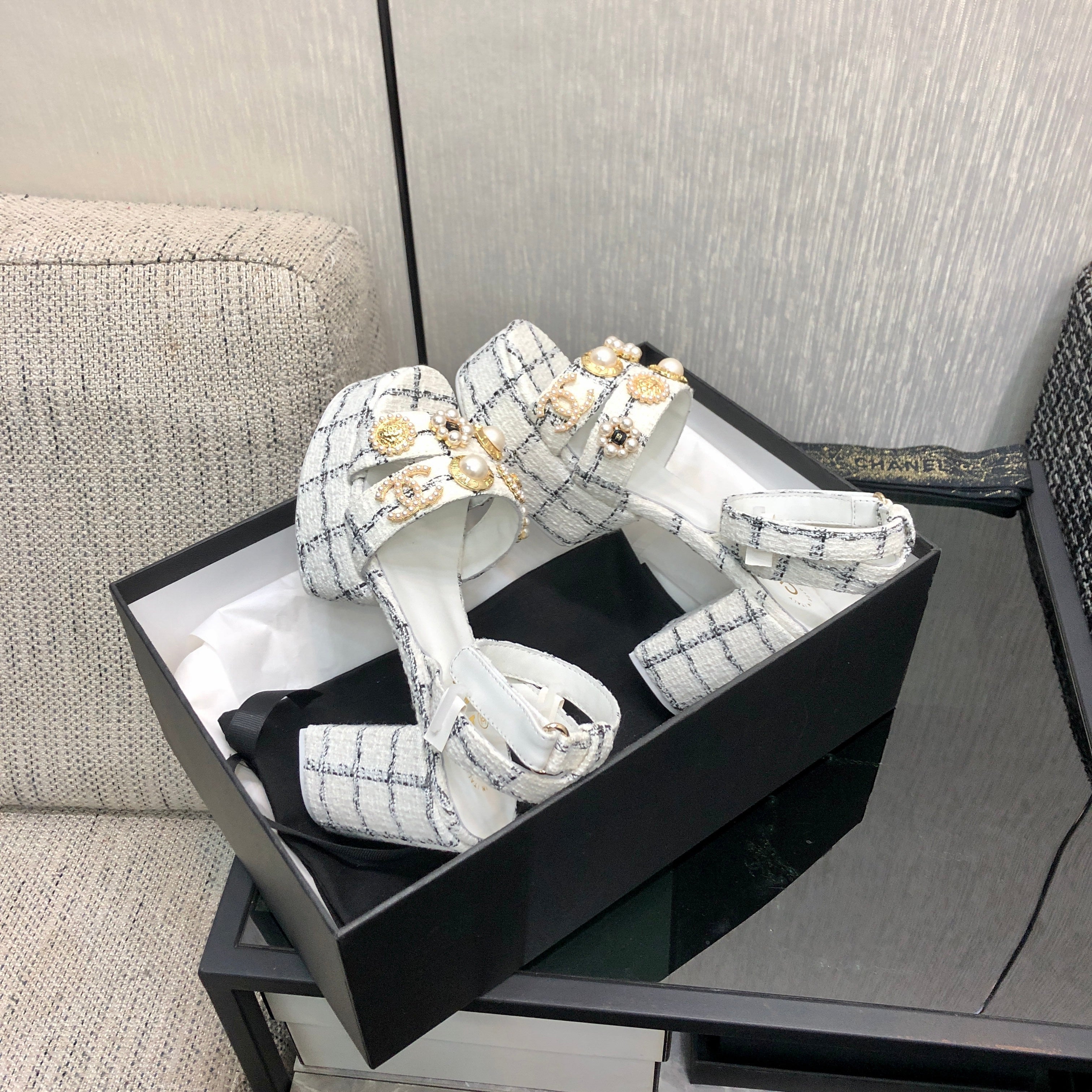 CC SS25 Sandals Tweed & Metal White & Black 602479