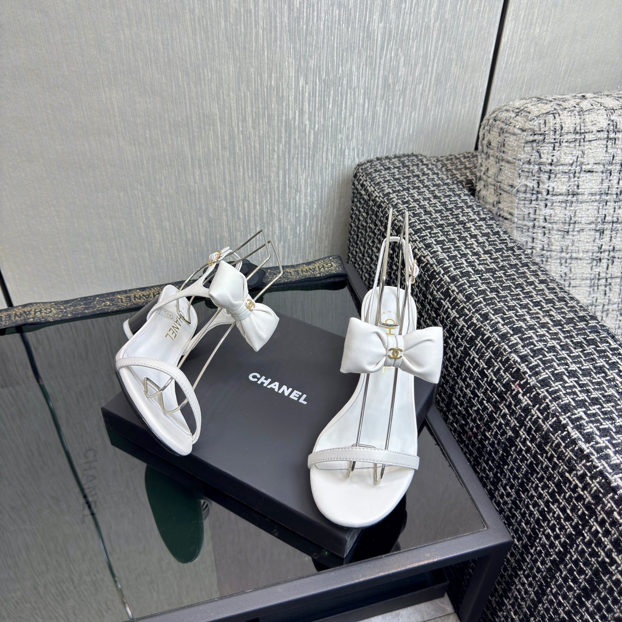 CC 25P Bow-Adorned Fairy Sandals White Sheepskin 602500