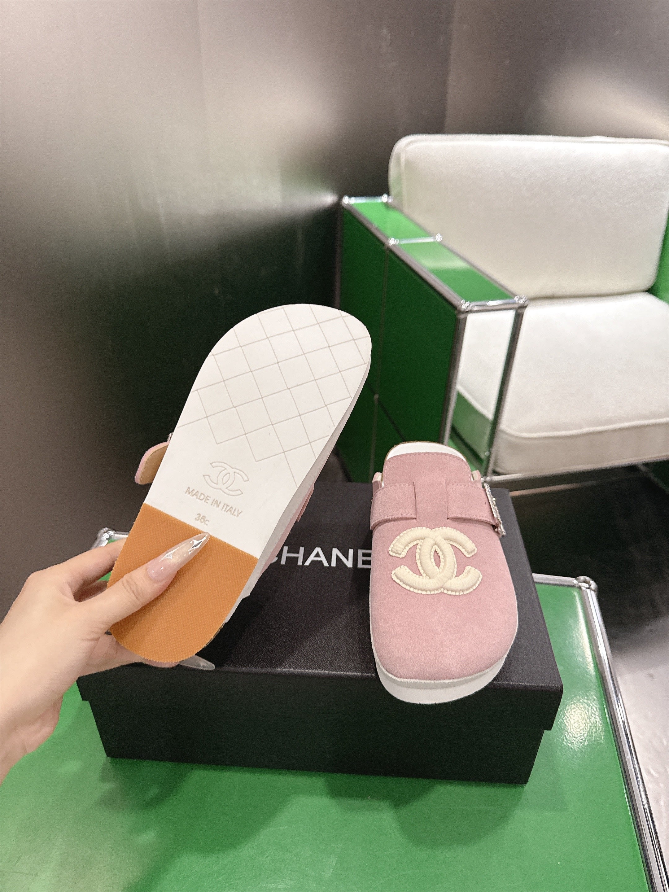 CC Logo Slip-On Mules Pink Suede 960363