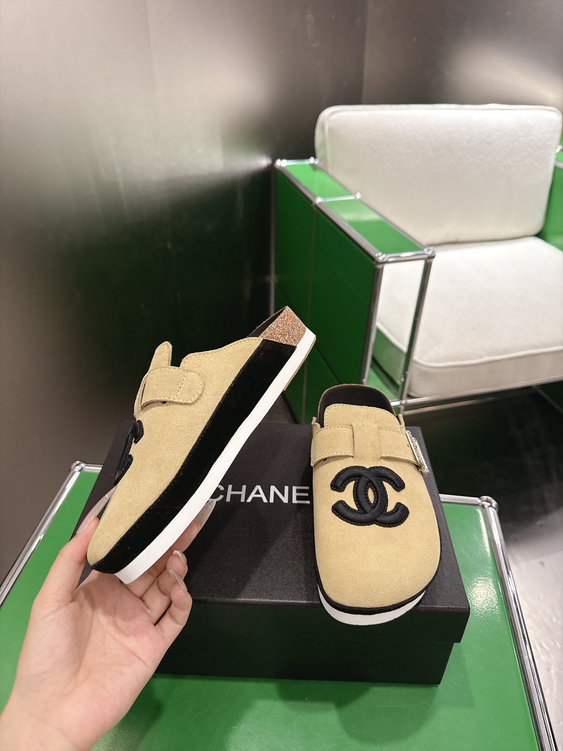 CC Logo Slip-On Mules Beige Suede 960364