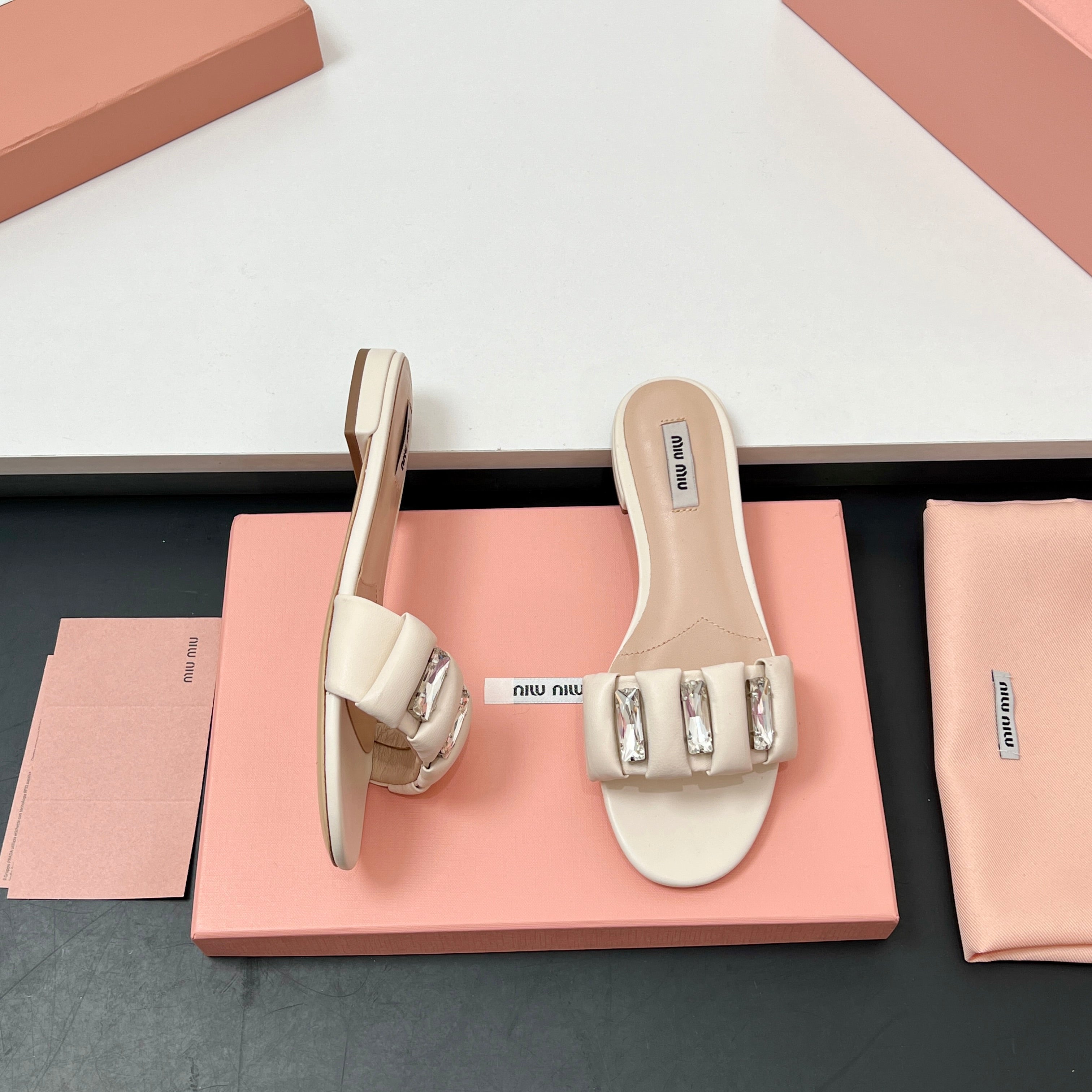 Miu 10mm Slipper with diamonds beige leather 223451