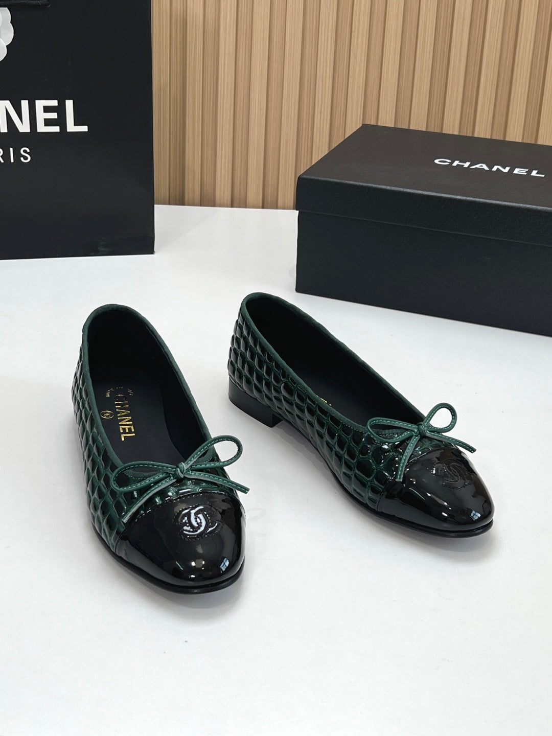 CC 26s Ballet Flats Teal Green Black Crocodile-Embossed Patent Leather 965152